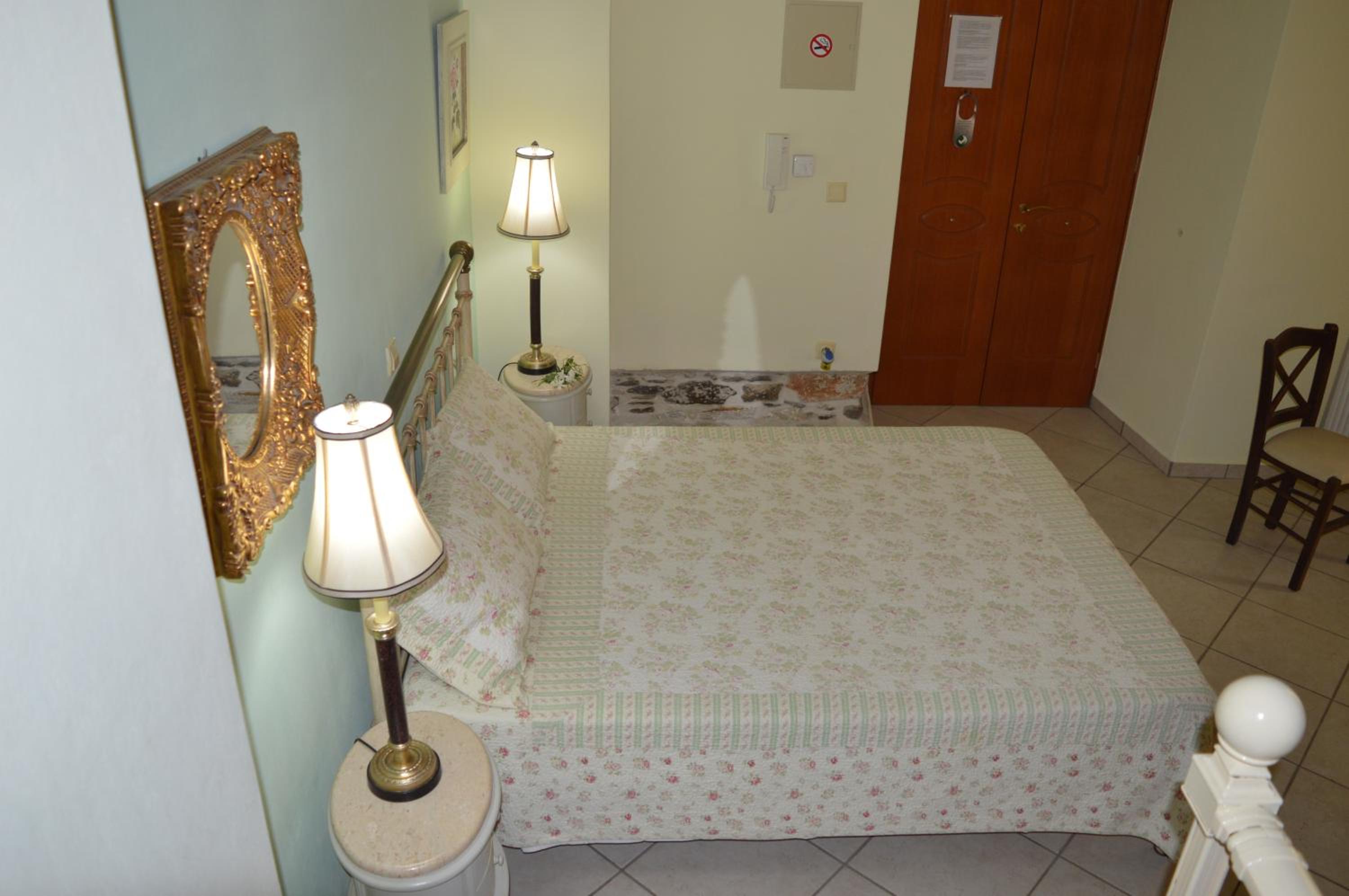 Antouanetta Apartments