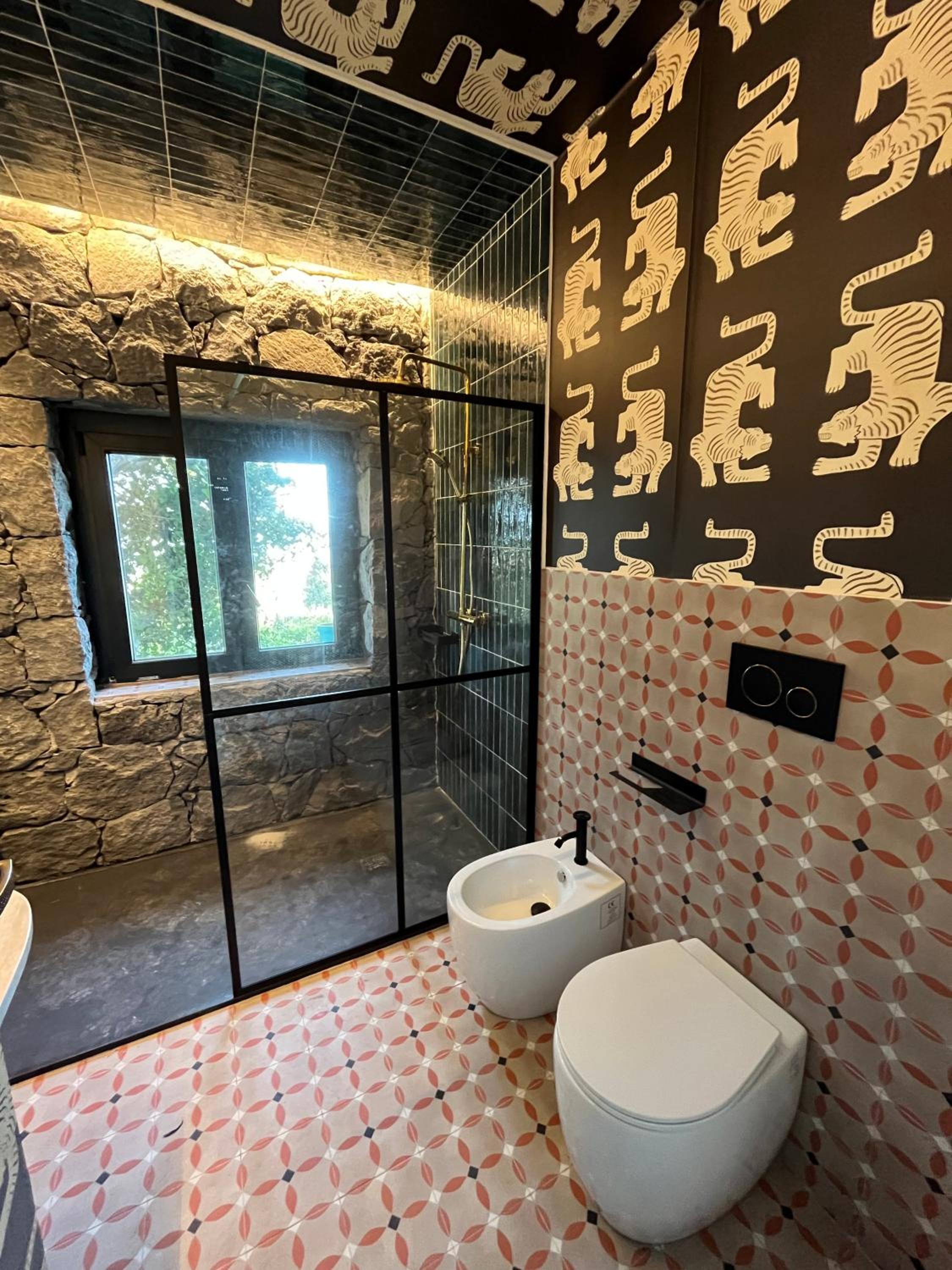 Dolce Lava - Luxury LavaStone Suite