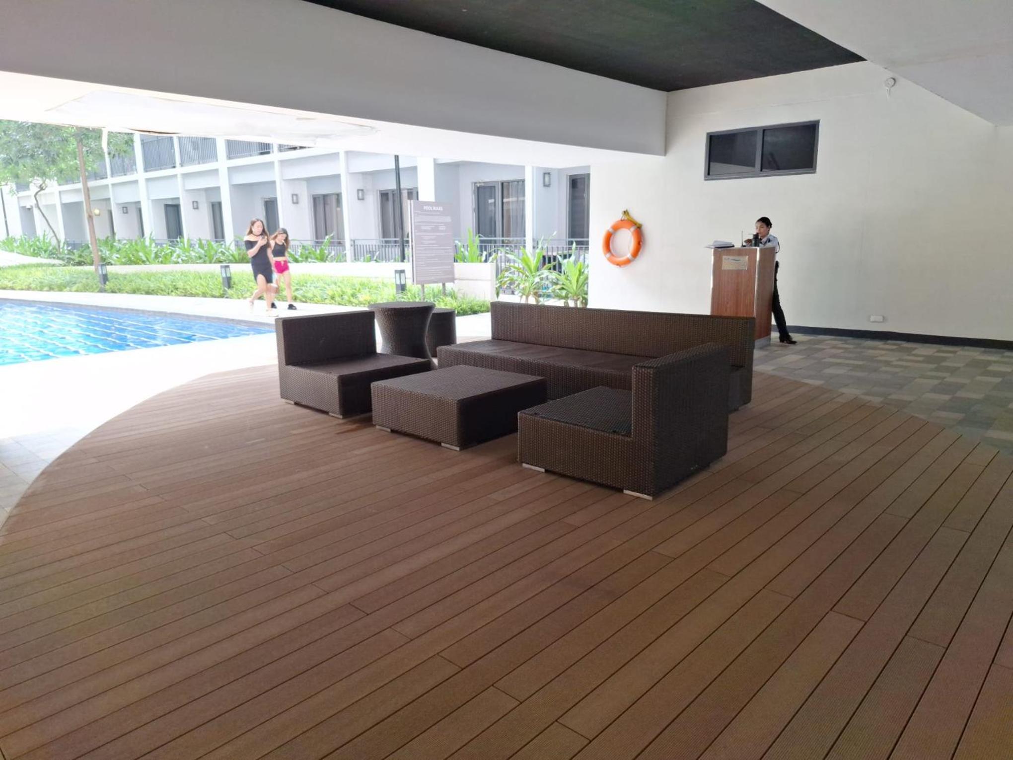 Velvet Room near MOA with a Cozy, Comfy Bed