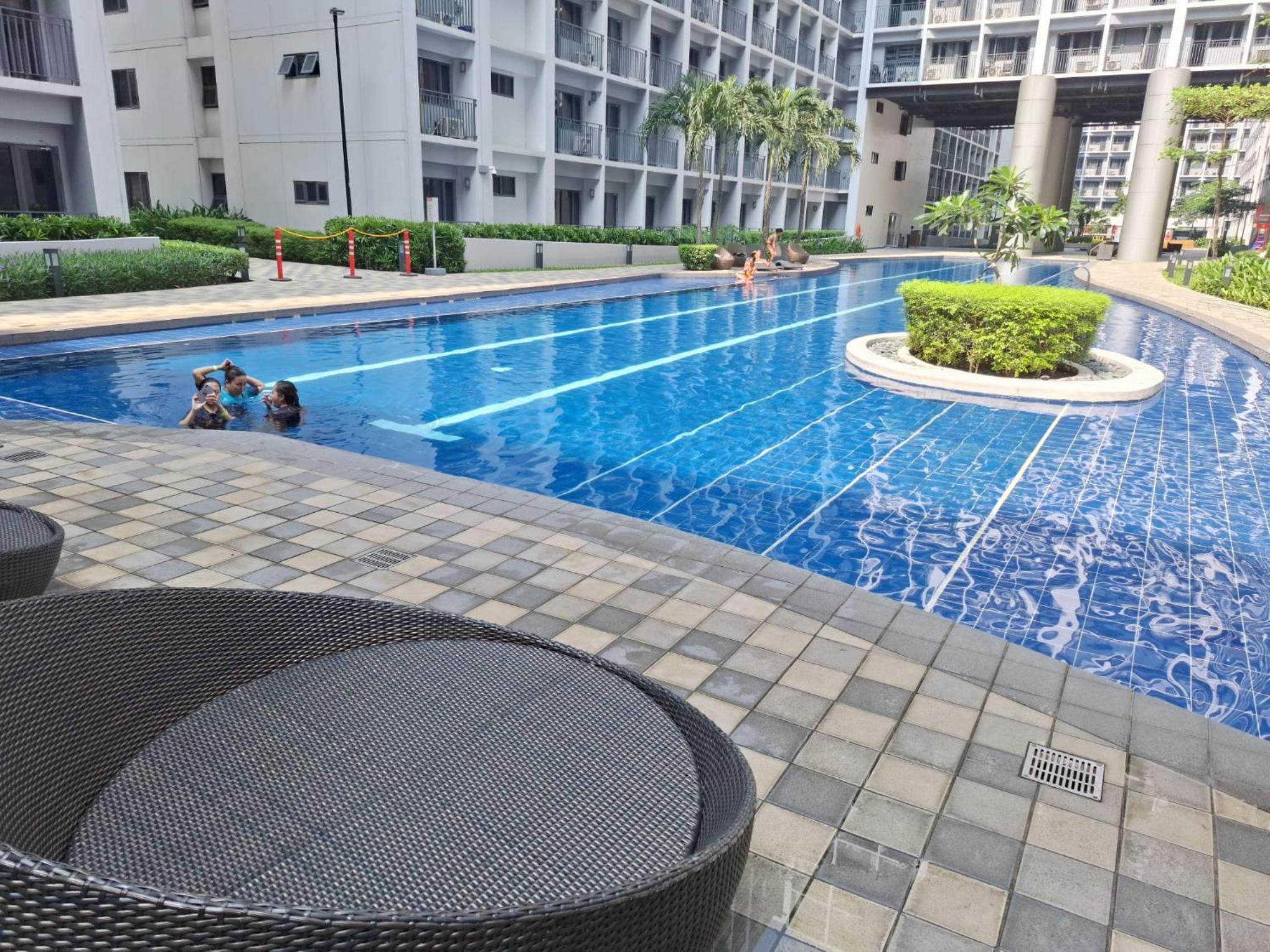 Velvet Room near MOA with a Cozy, Comfy Bed