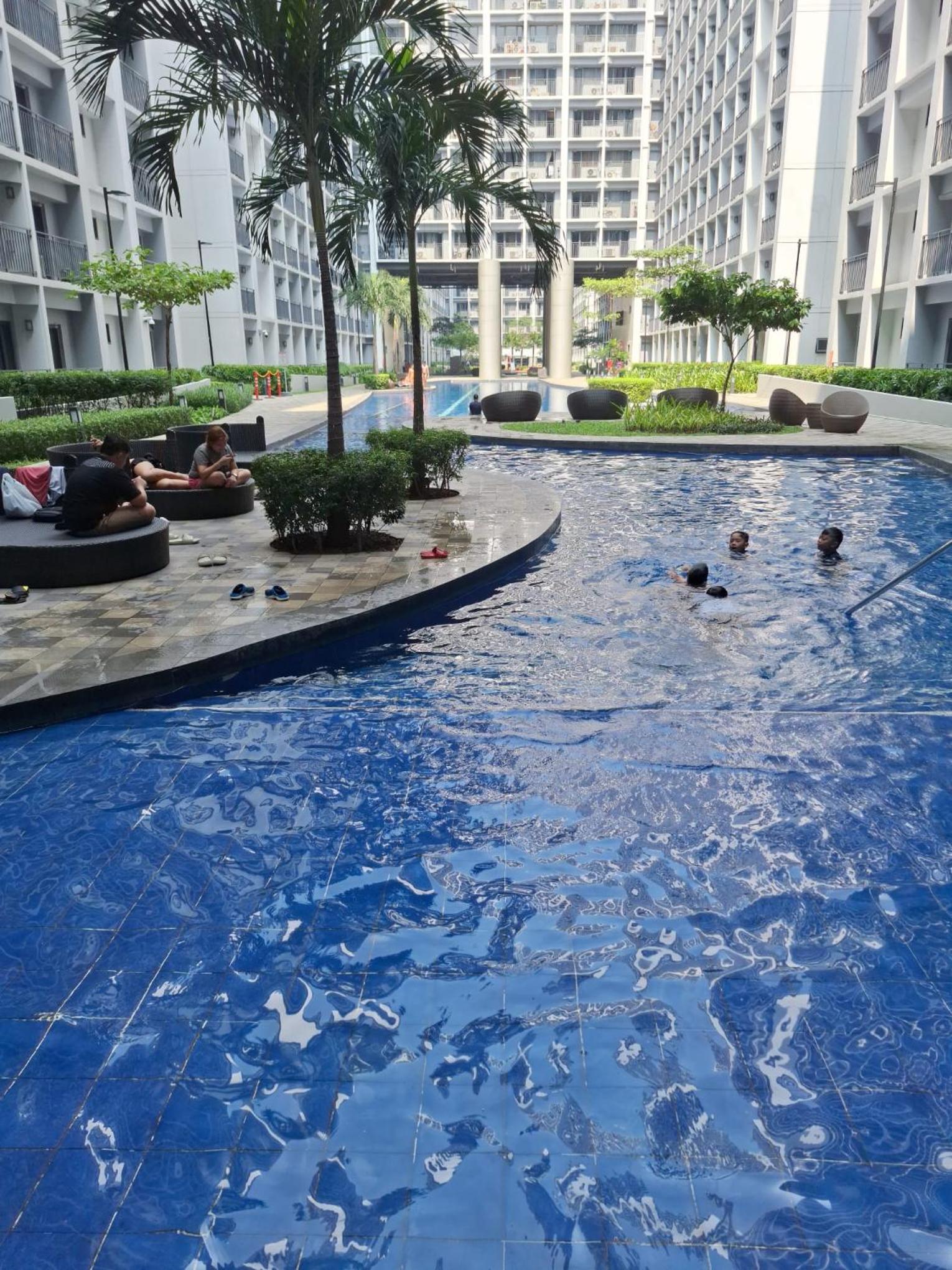 Velvet Room near MOA with a Cozy, Comfy Bed