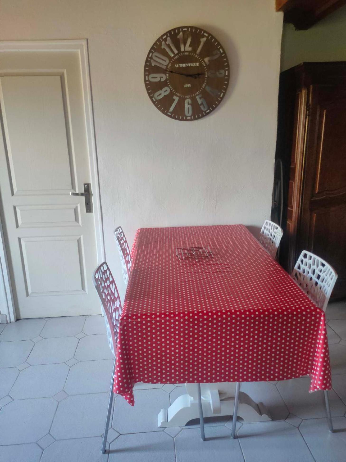 Appartement avec grand jardin et parking, Uzès
