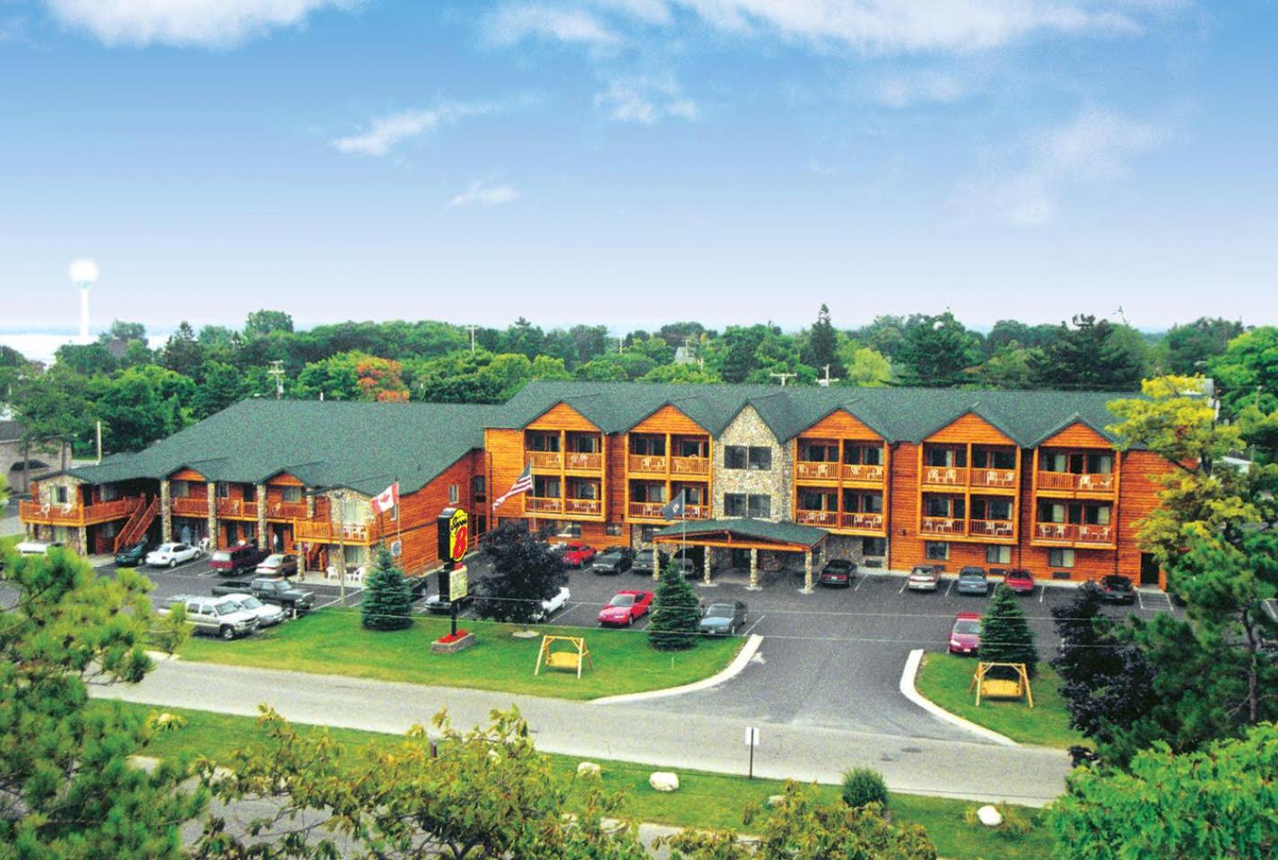 Hotel Super 8 by Wyndham Bridgeview of Mackinaw City