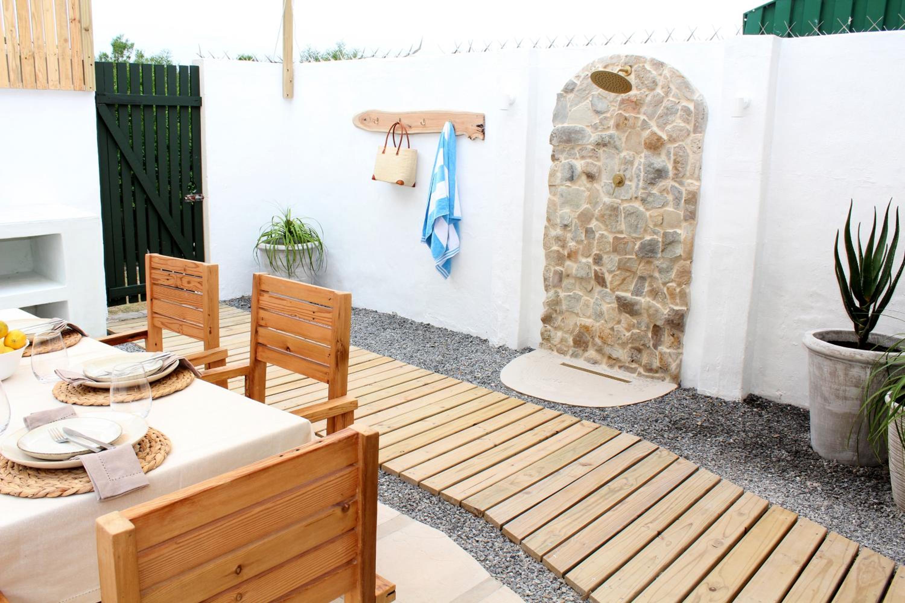 Ohana House - Unbeatable Location - Sea Views