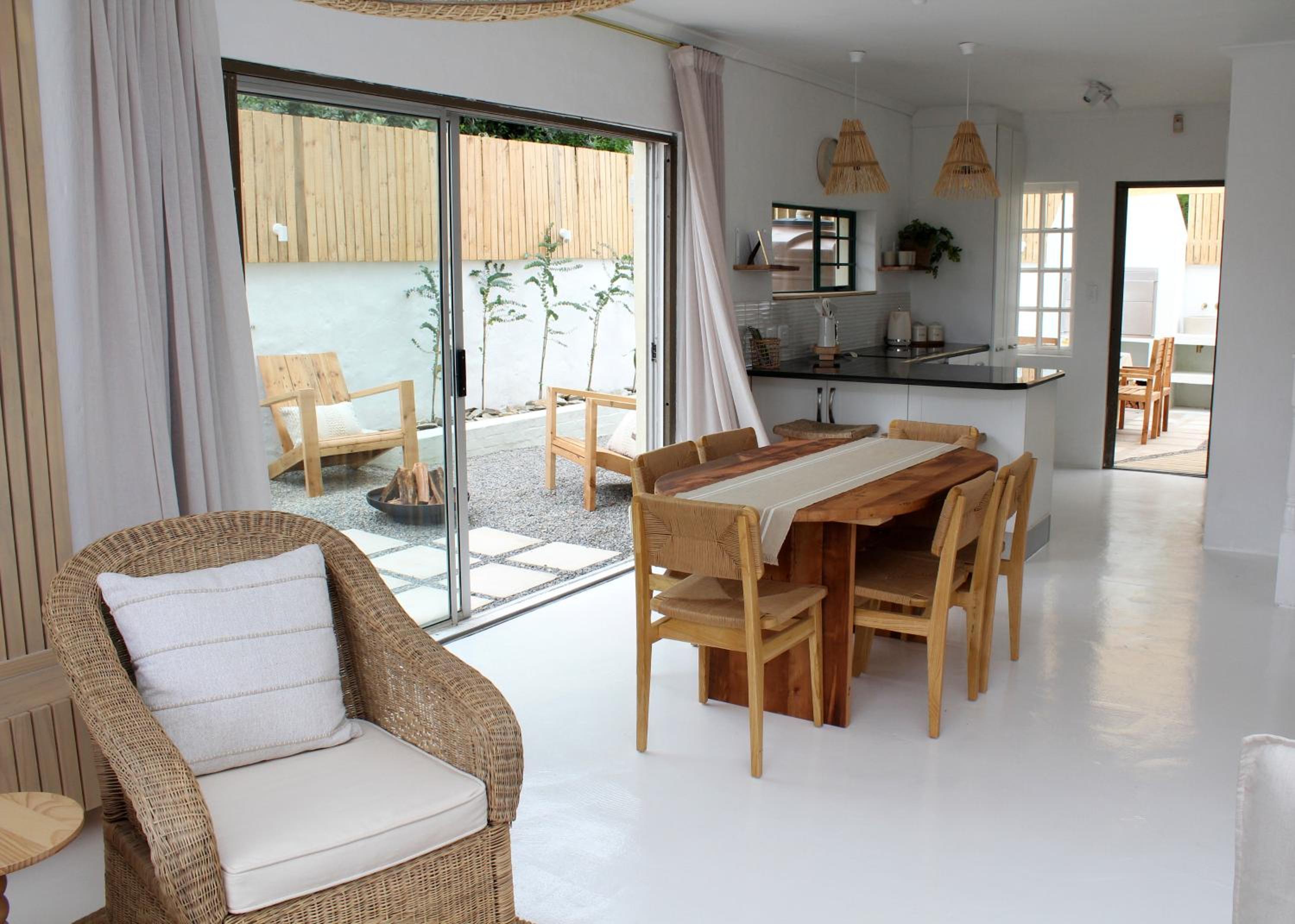 Ohana House - Unbeatable Location - Sea Views