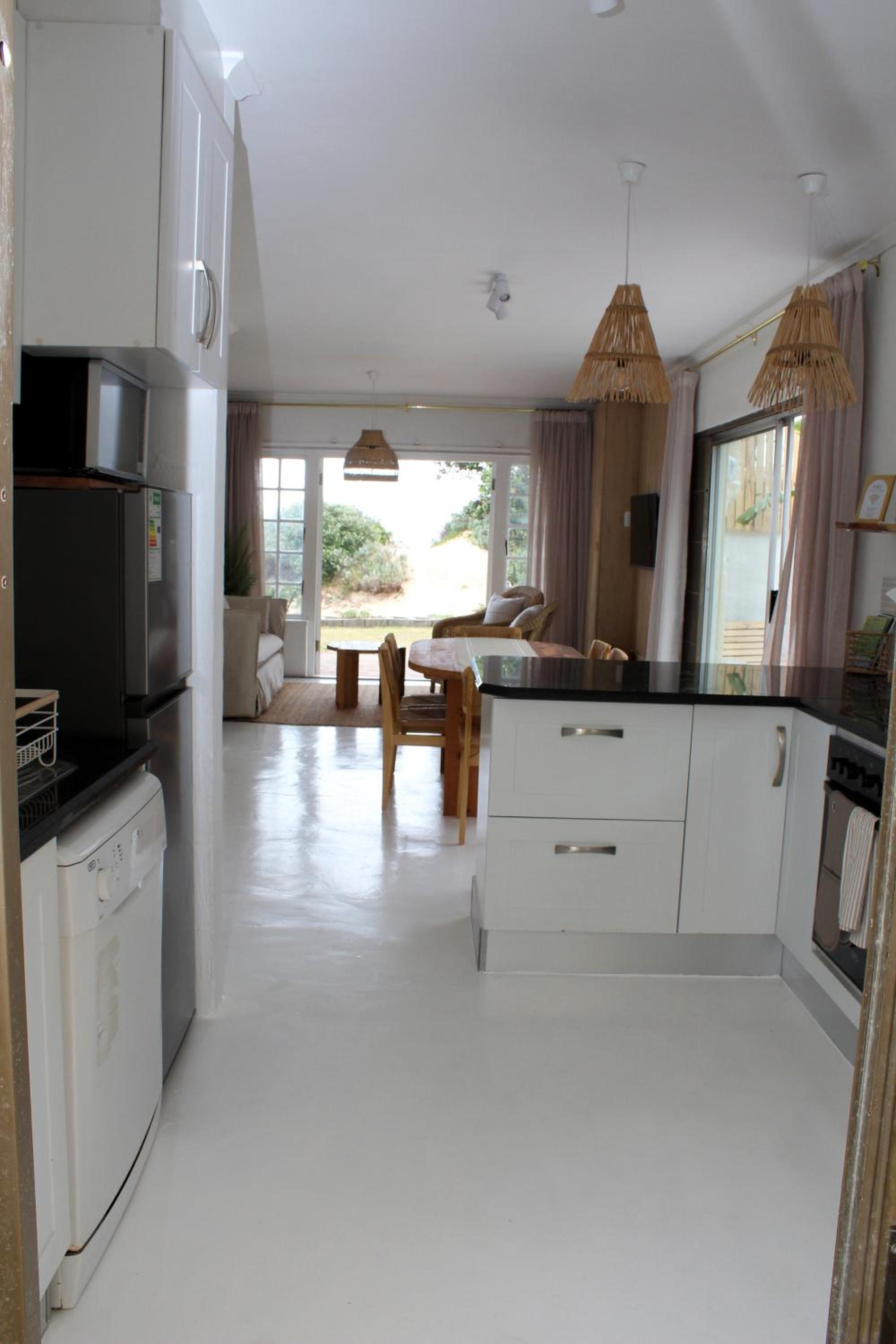 Ohana House - Unbeatable Location - Sea Views