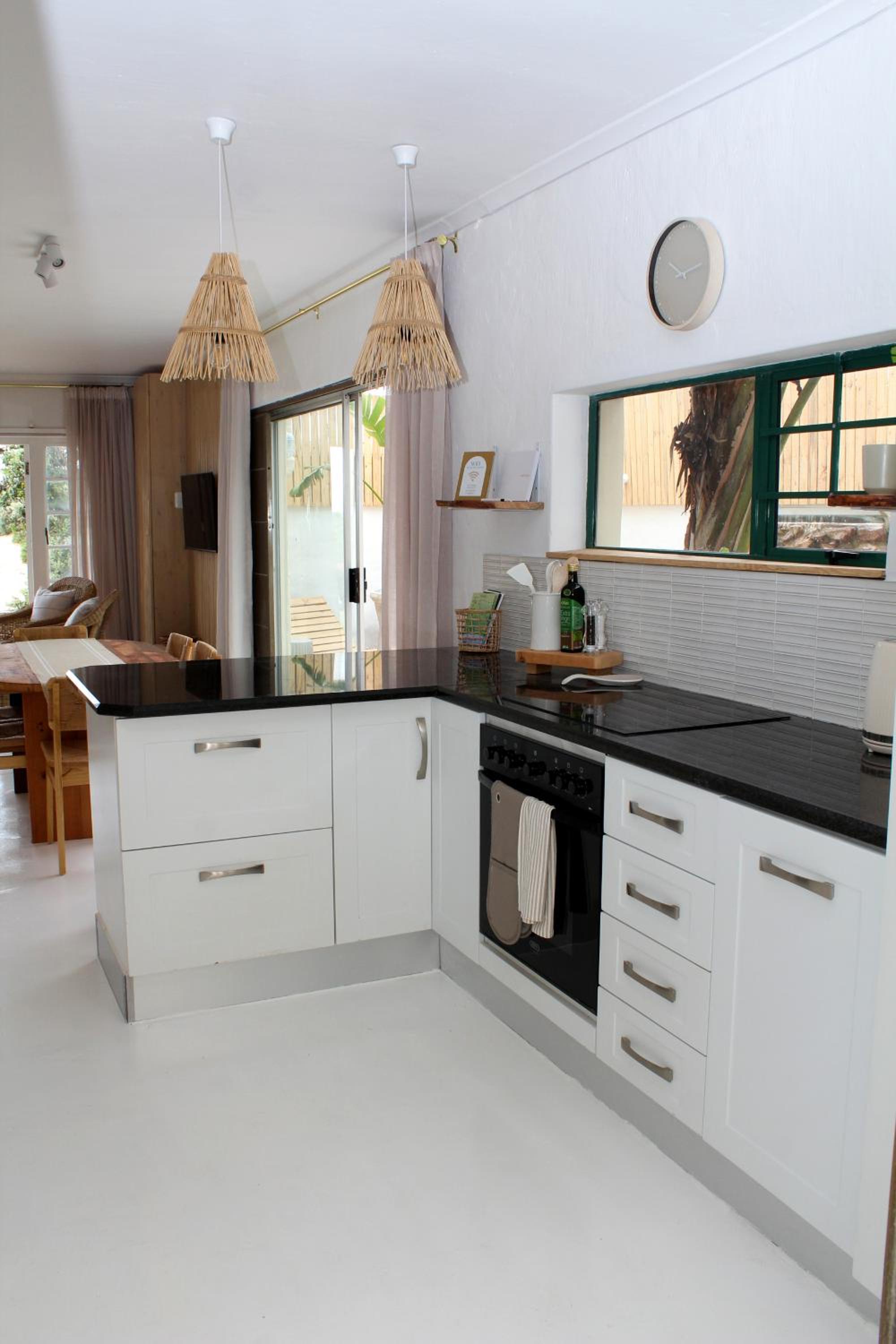 Ohana House - Unbeatable Location - Sea Views