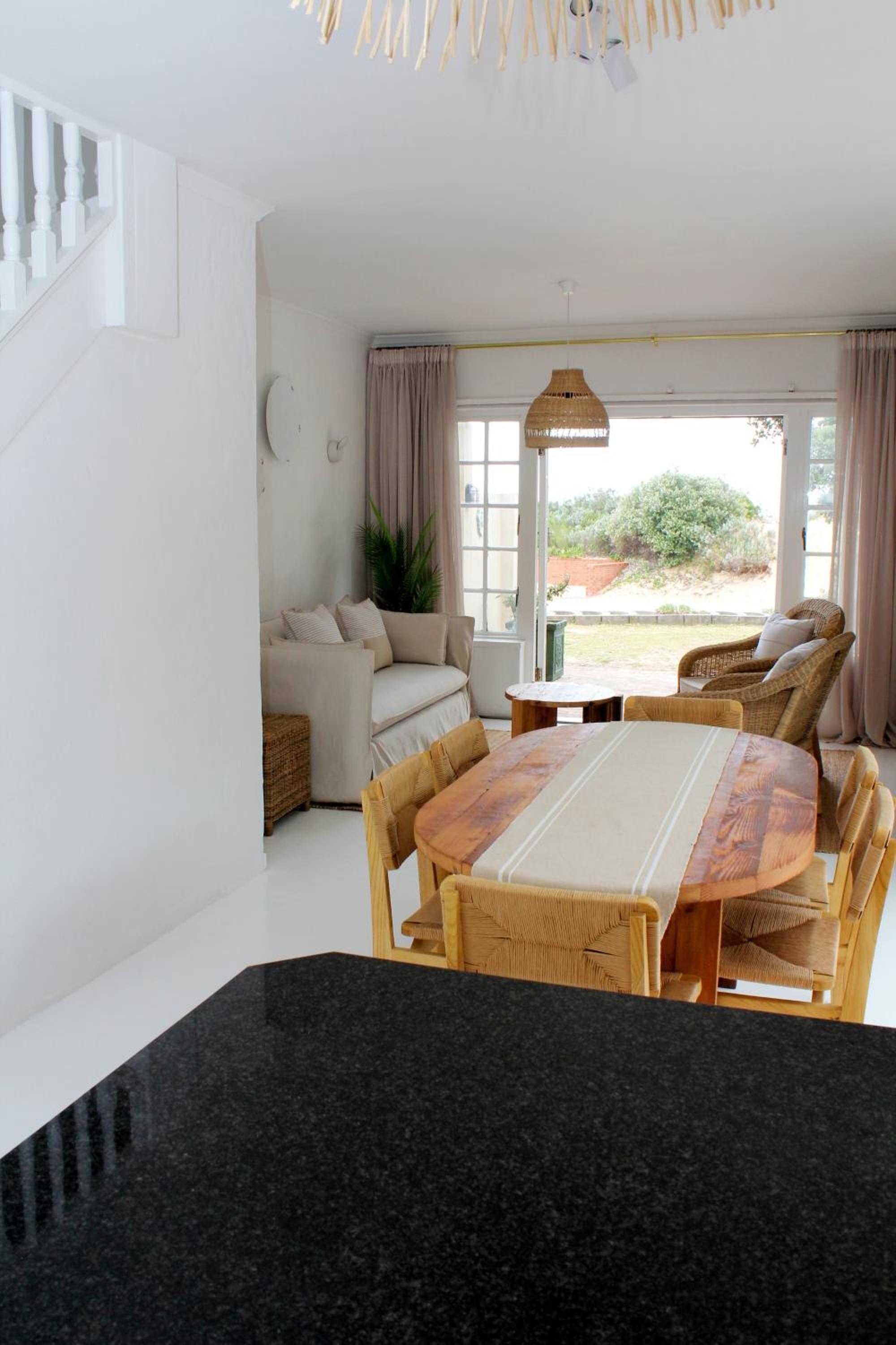 Ohana House - Unbeatable Location - Sea Views