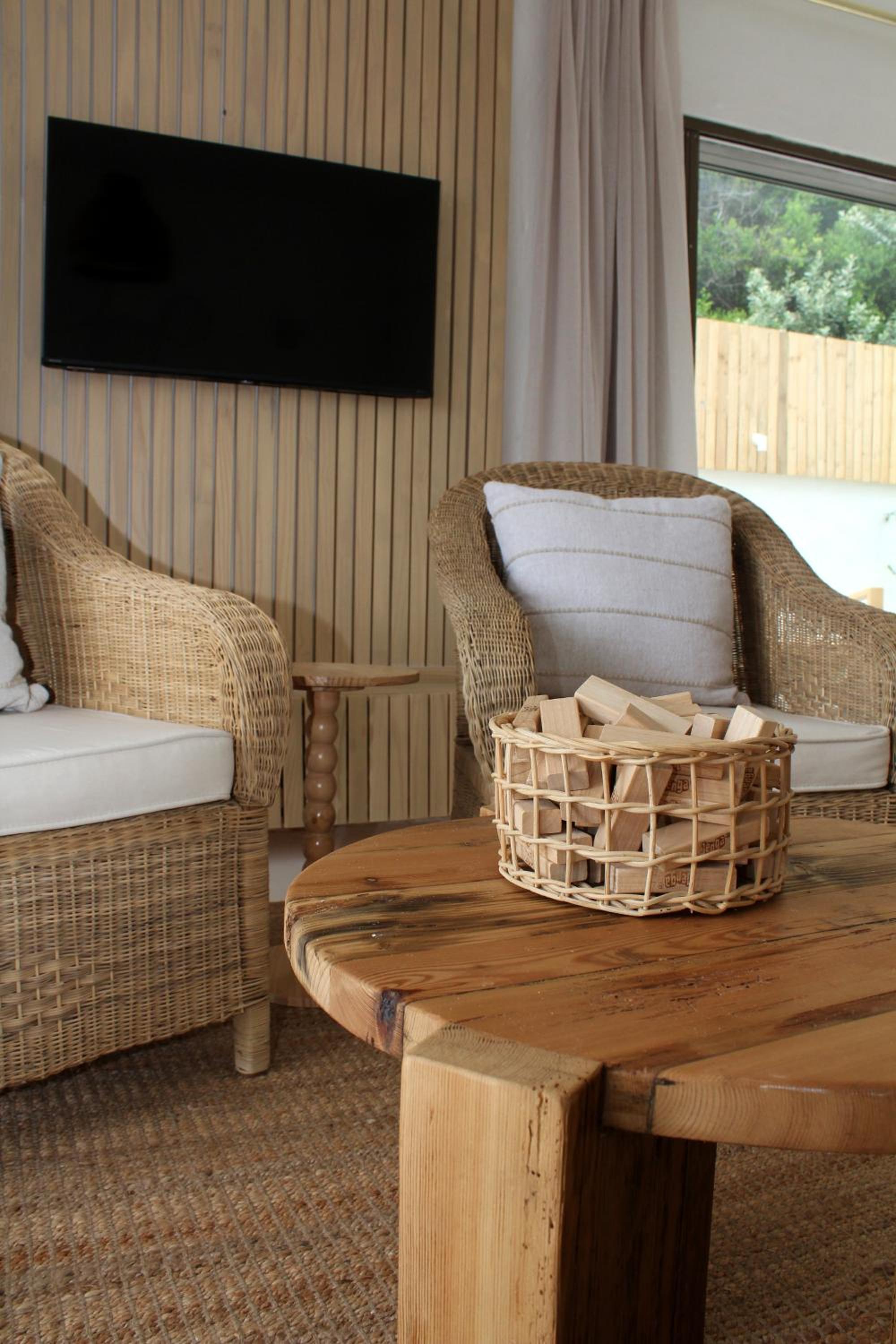 Ohana House - Unbeatable Location - Sea Views