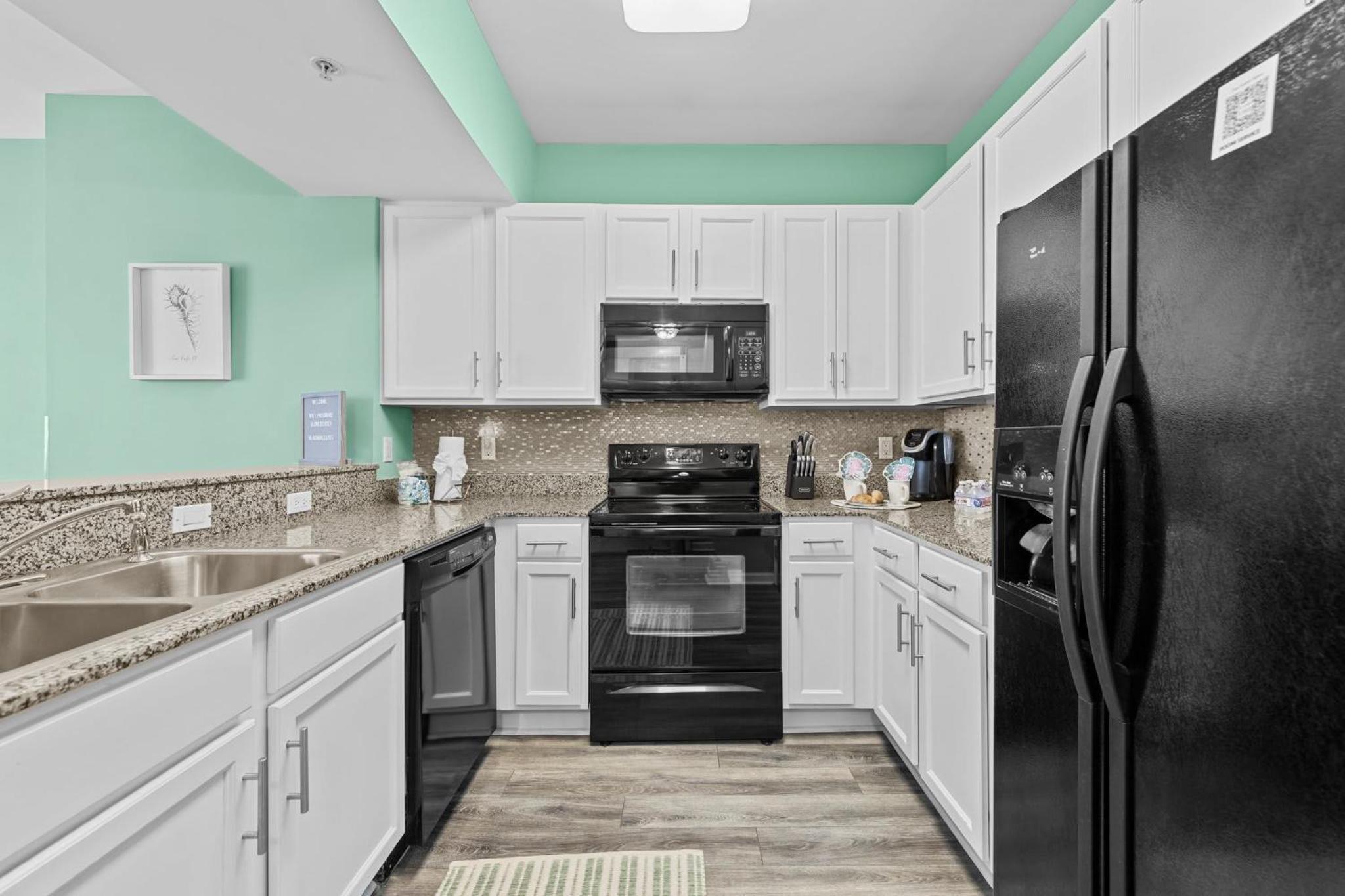 Stunning Sunsets 7TH FL King Suite 2BR 2BA Pools Beach Balcony Sleeps 5