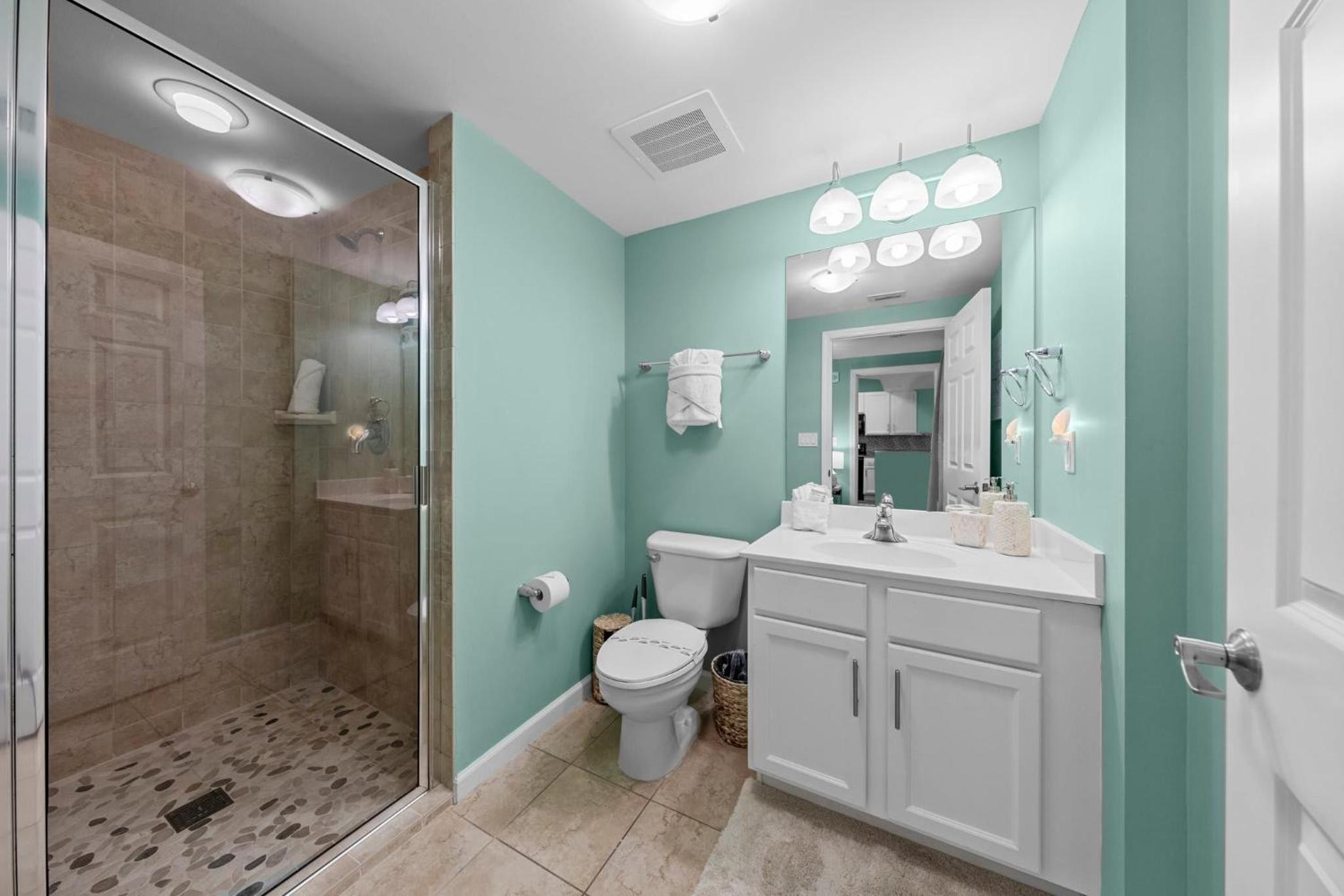 Stunning Sunsets 7TH FL King Suite 2BR 2BA Pools Beach Balcony Sleeps 5