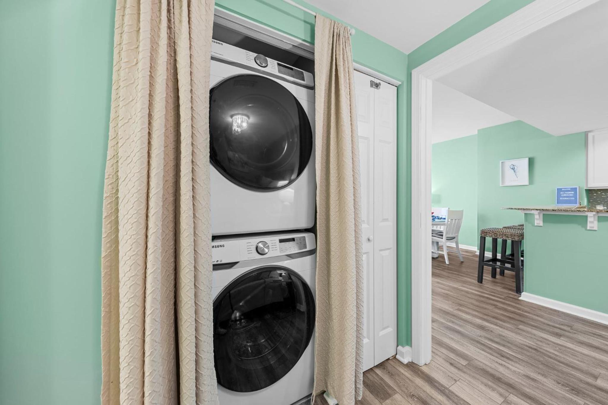 Stunning Sunsets 7TH FL King Suite 2BR 2BA Pools Beach Balcony Sleeps 5