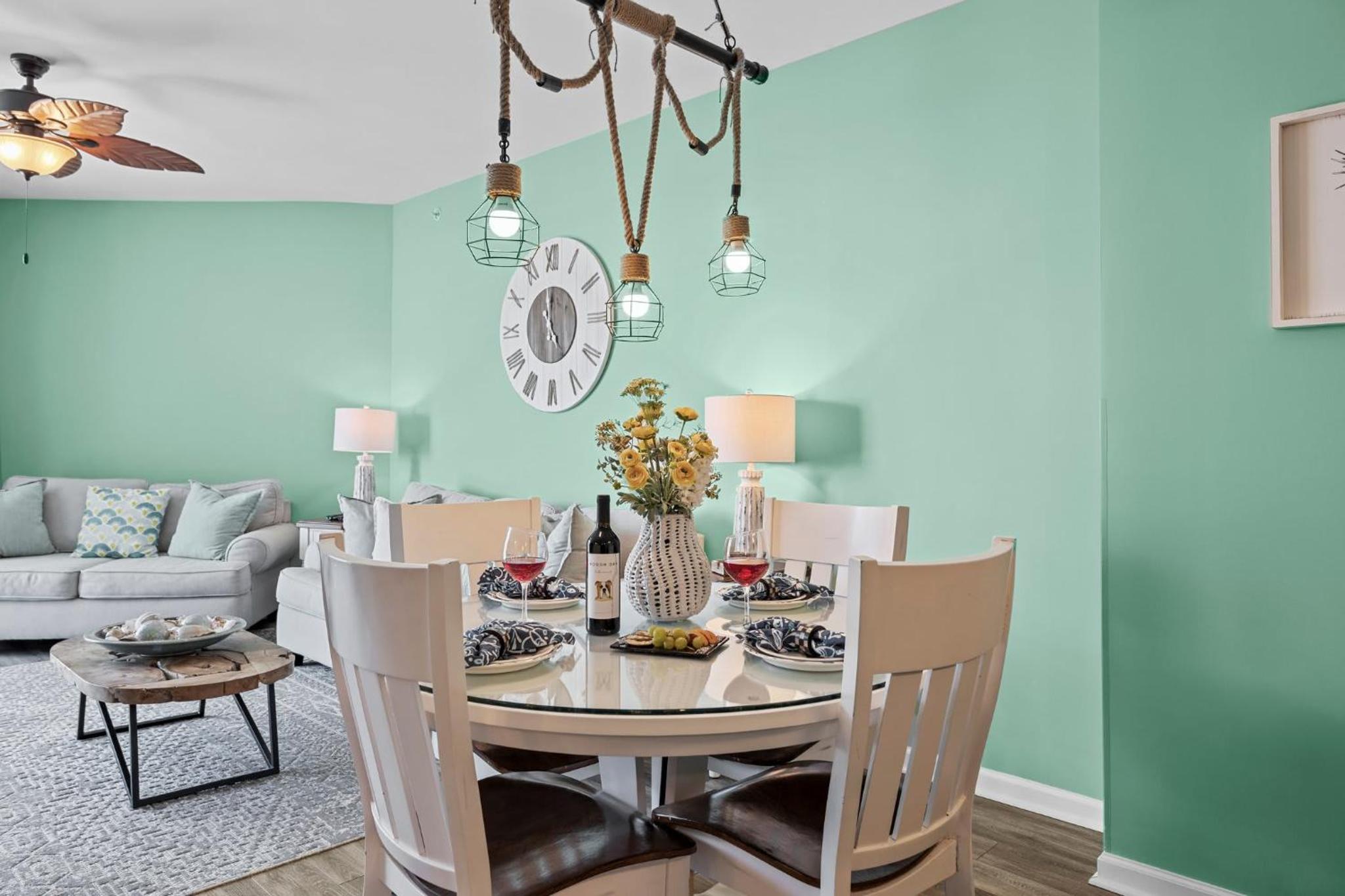 Stunning Sunsets 7TH FL King Suite 2BR 2BA Pools Beach Balcony Sleeps 5
