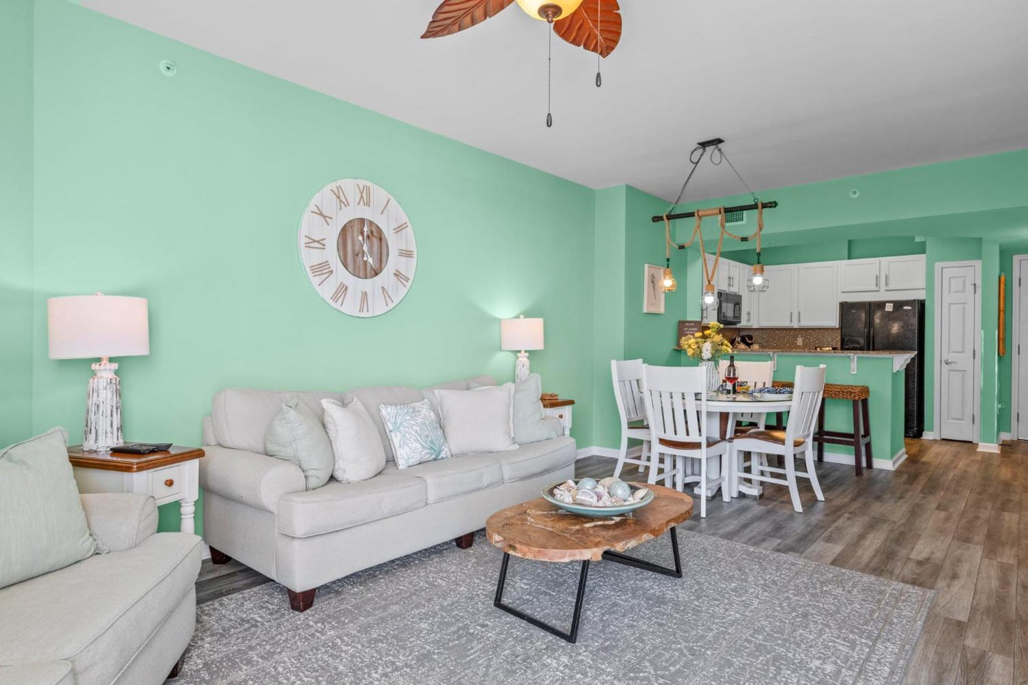 Stunning Sunsets 7TH FL King Suite 2BR 2BA Pools Beach Balcony Sleeps 5
