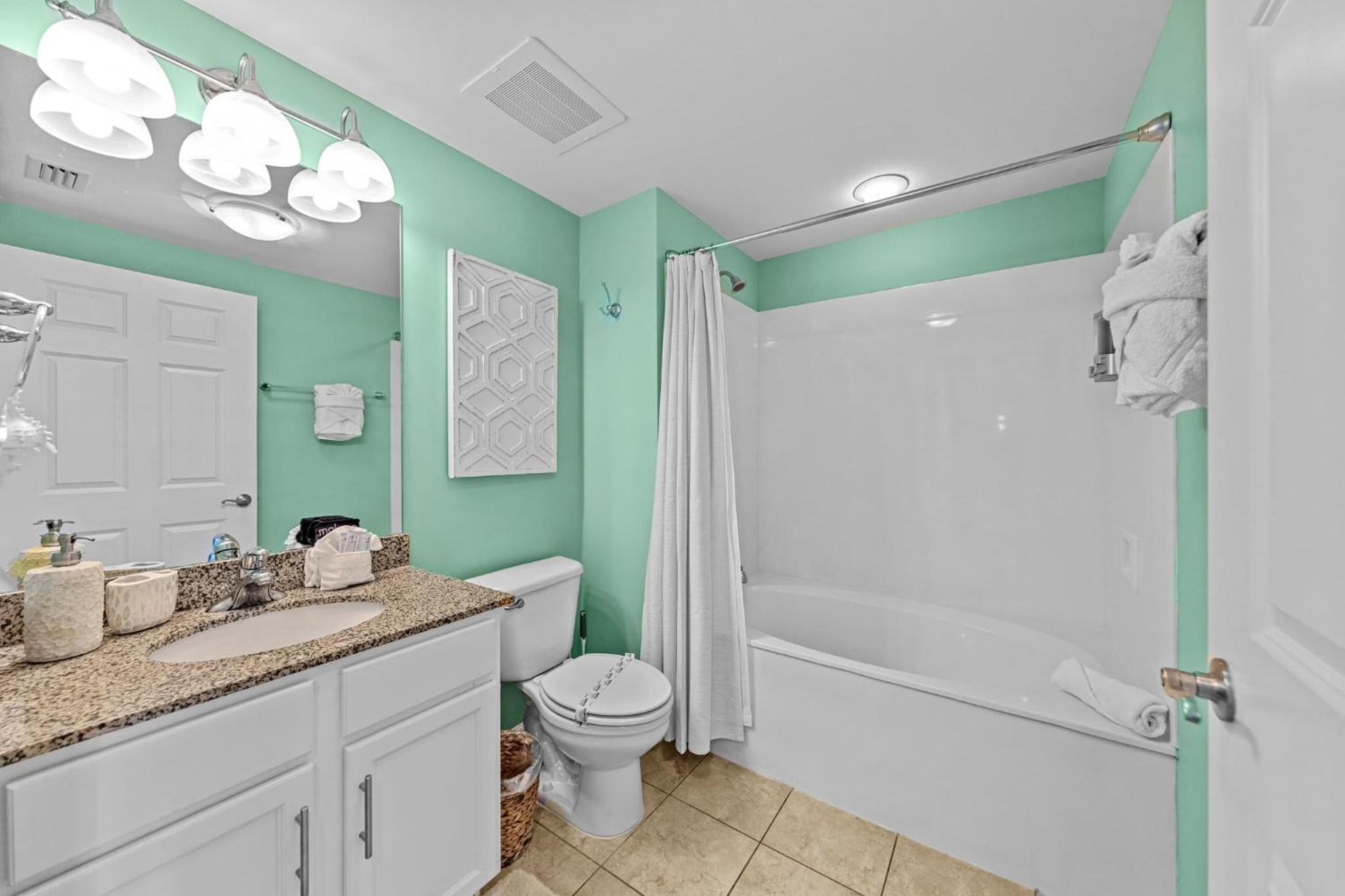 Stunning Sunsets 7TH FL King Suite 2BR 2BA Pools Beach Balcony Sleeps 5