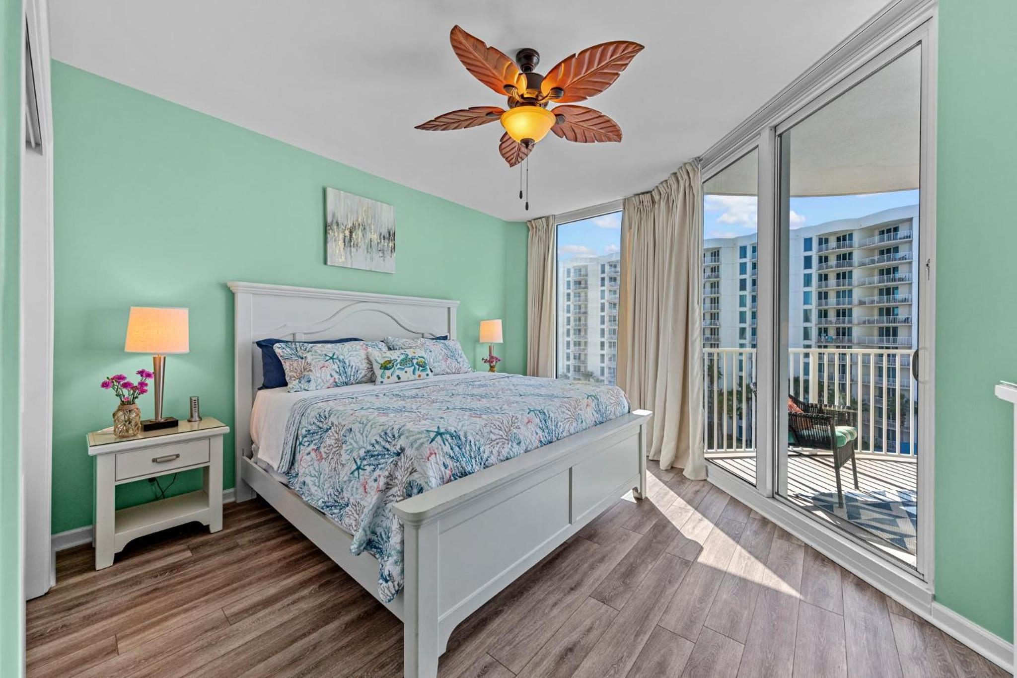 Stunning Sunsets 7TH FL King Suite 2BR 2BA Pools Beach Balcony Sleeps 5
