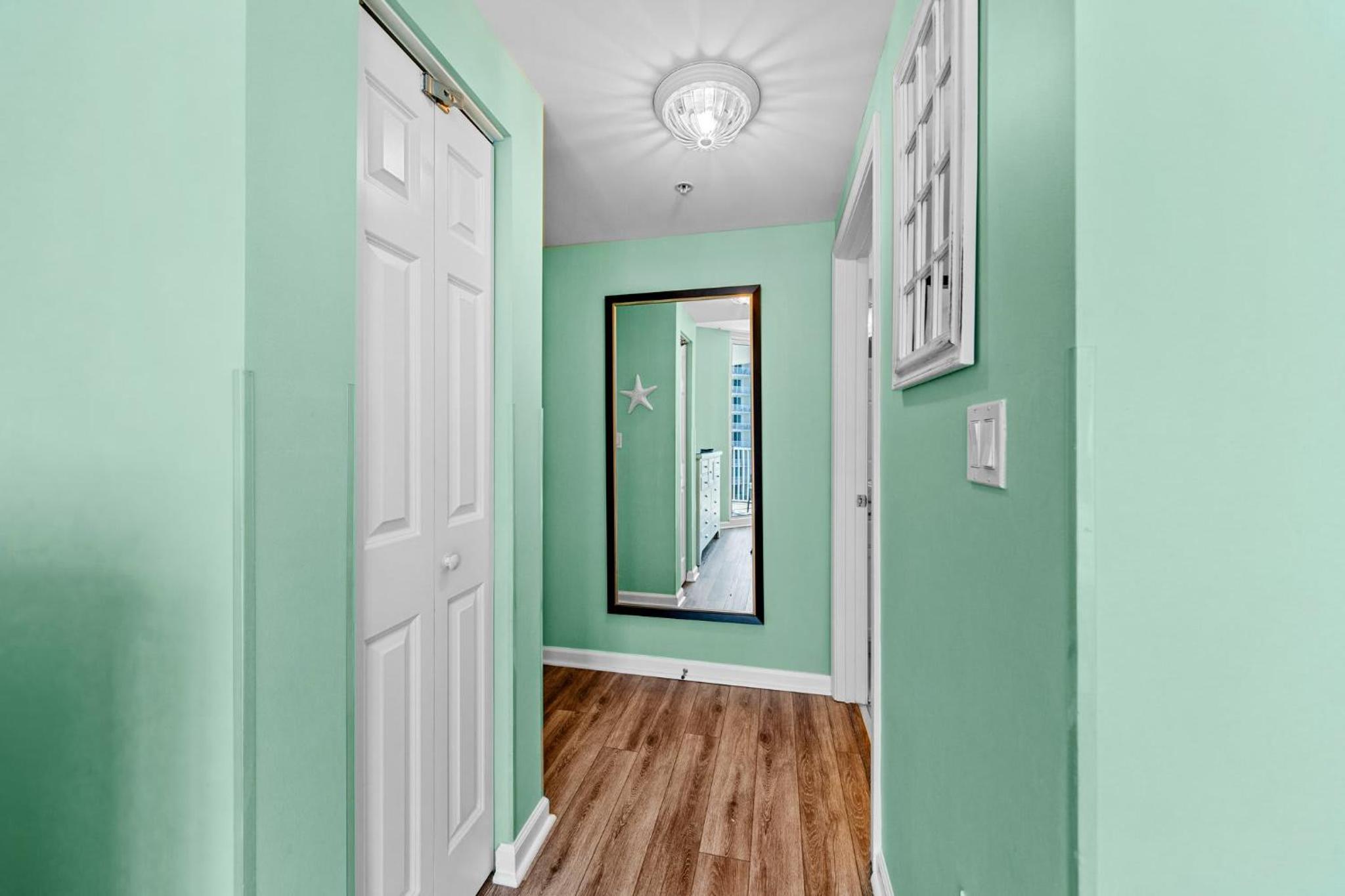 Stunning Sunsets 7TH FL King Suite 2BR 2BA Pools Beach Balcony Sleeps 5