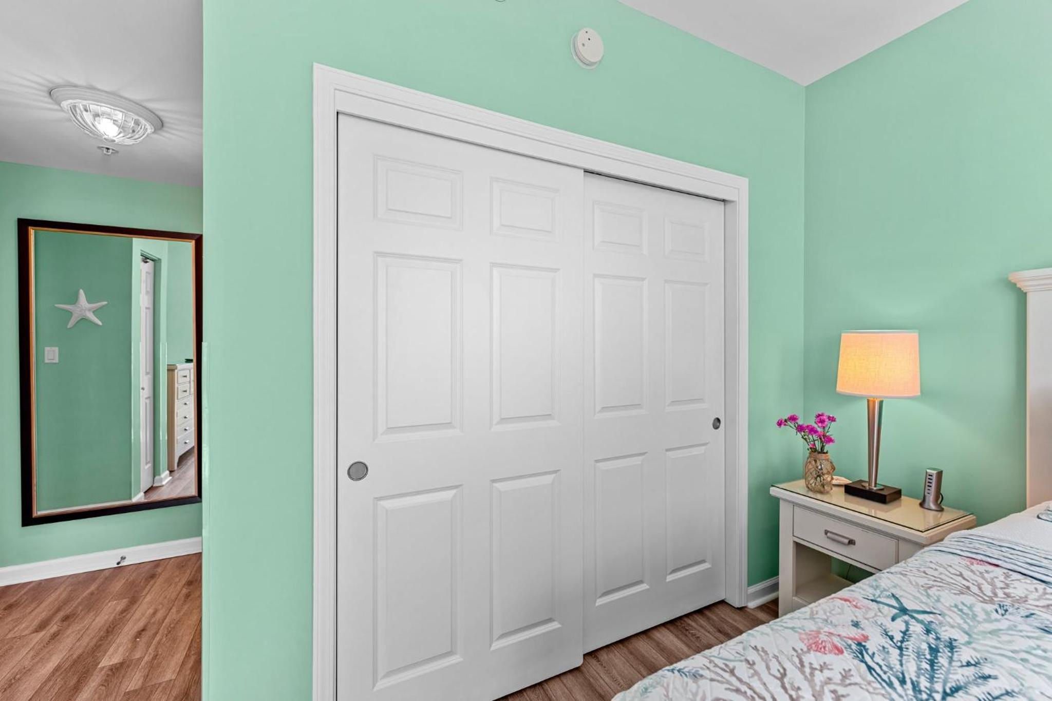 Stunning Sunsets 7TH FL King Suite 2BR 2BA Pools Beach Balcony Sleeps 5