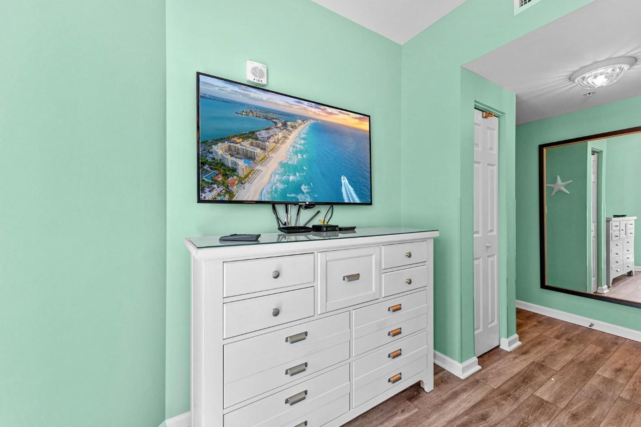 Stunning Sunsets 7TH FL King Suite 2BR 2BA Pools Beach Balcony Sleeps 5