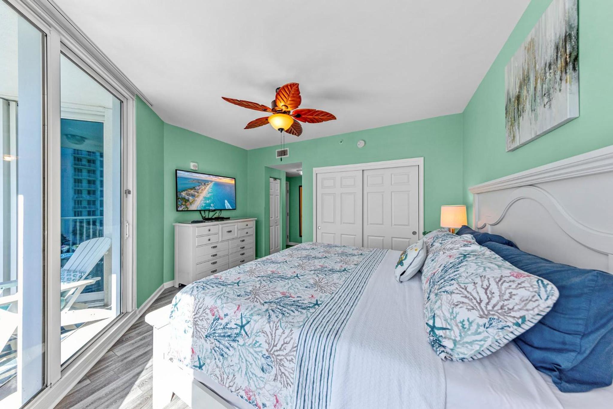 Stunning Sunsets 7TH FL King Suite 2BR 2BA Pools Beach Balcony Sleeps 5