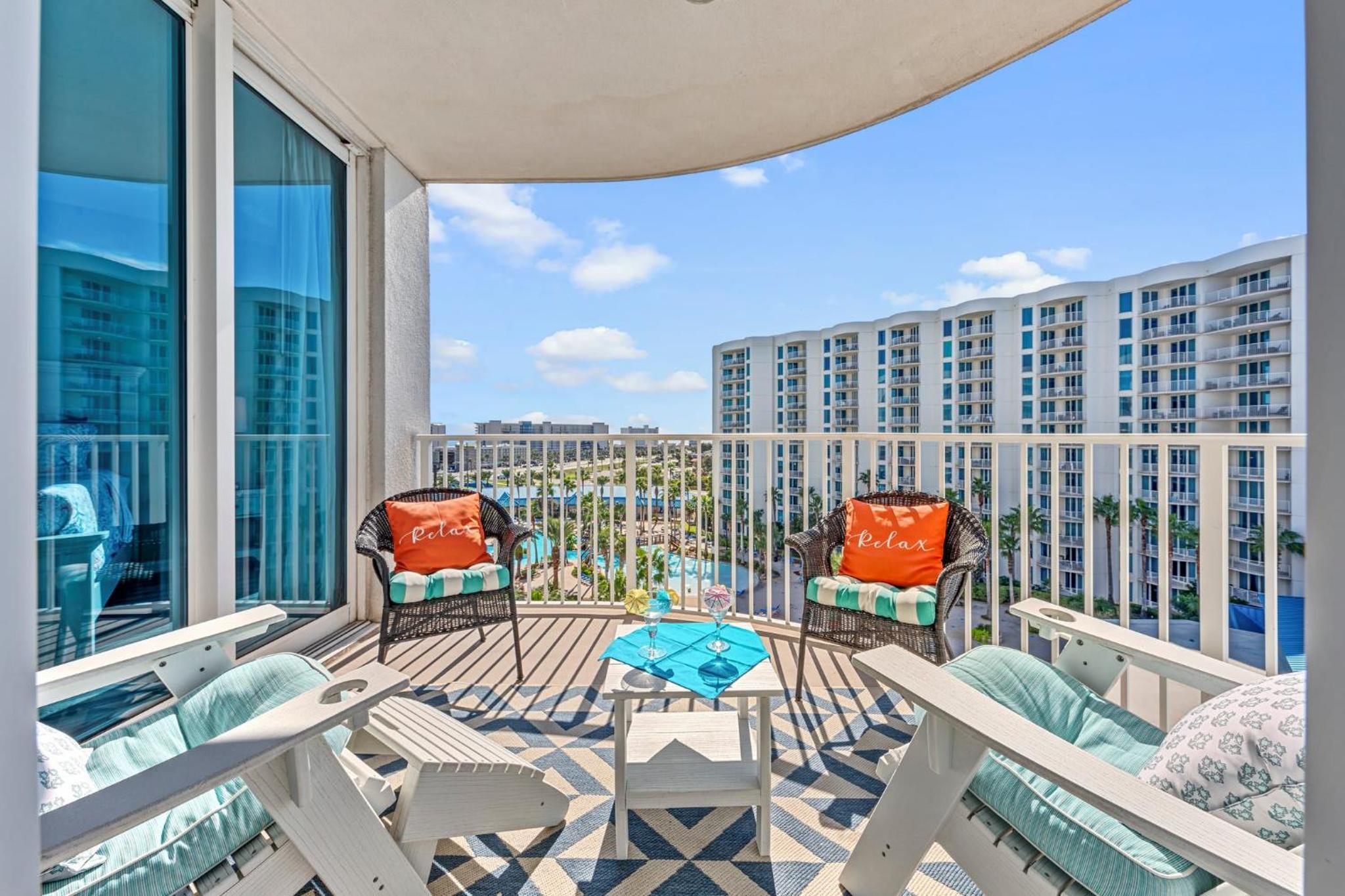 Stunning Sunsets 7TH FL King Suite 2BR 2BA Pools Beach Balcony Sleeps 5