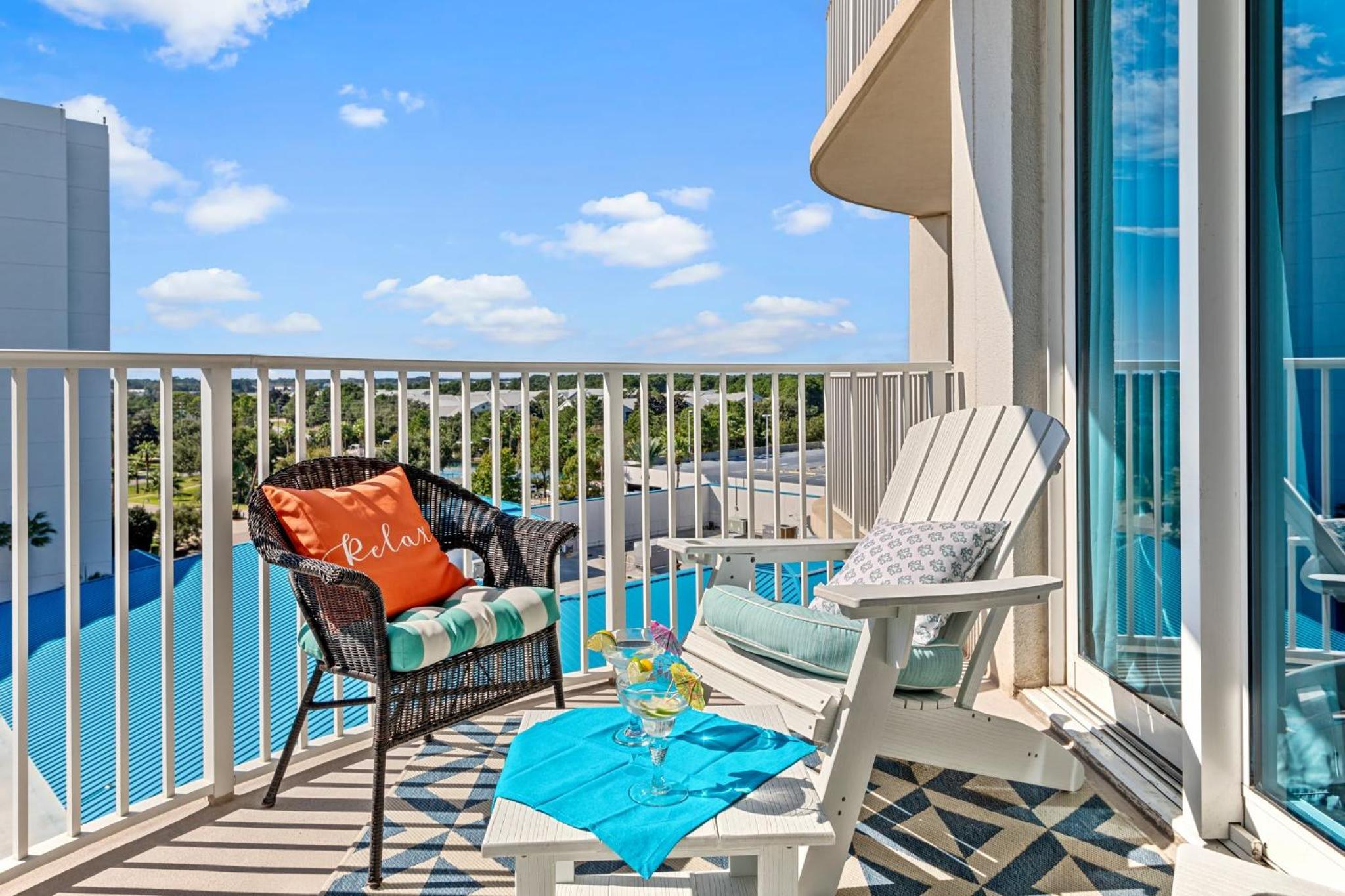 Stunning Sunsets 7TH FL King Suite 2BR 2BA Pools Beach Balcony Sleeps 5