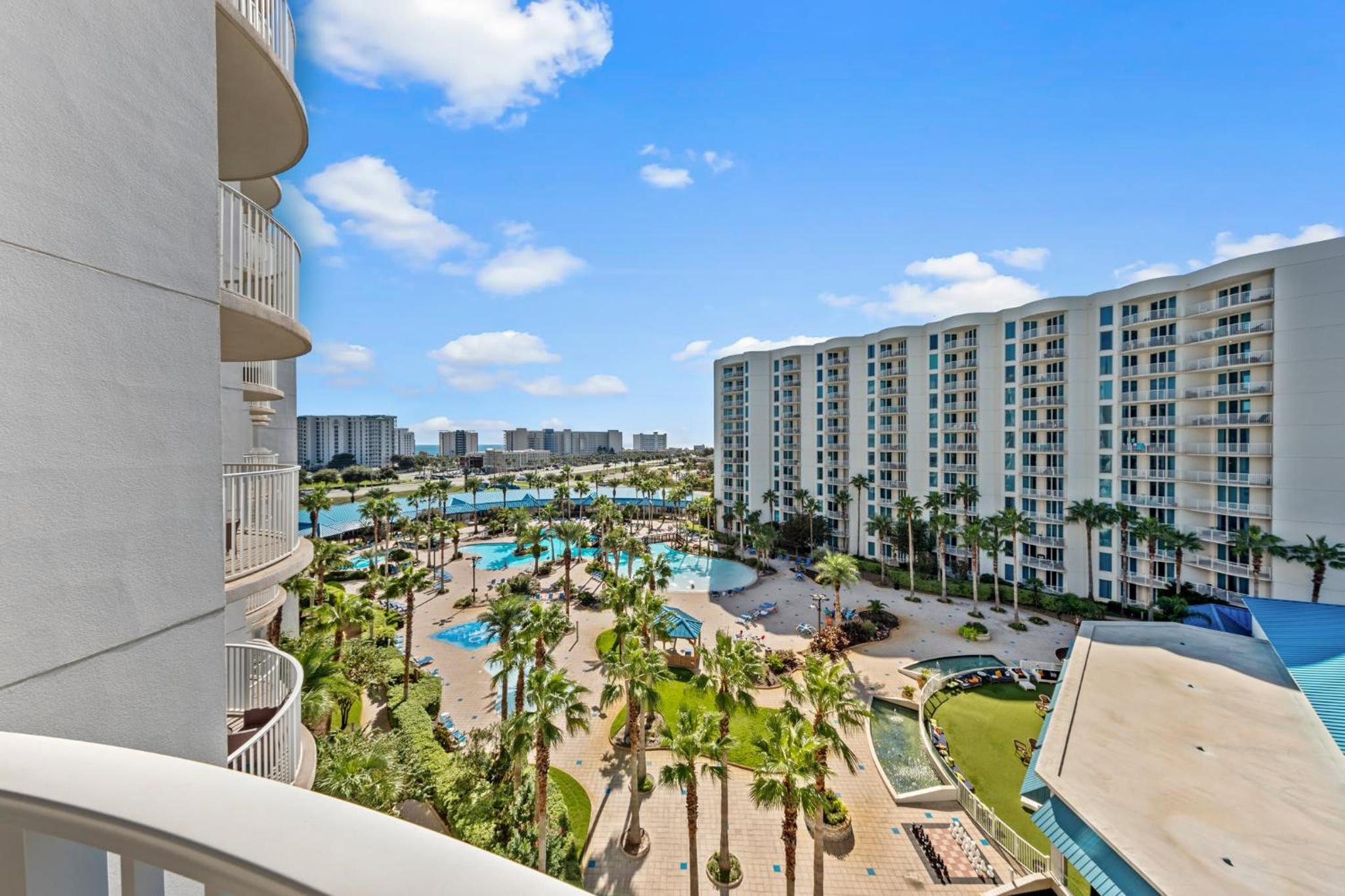 Stunning Sunsets 7TH FL King Suite 2BR 2BA Pools Beach Balcony Sleeps 5
