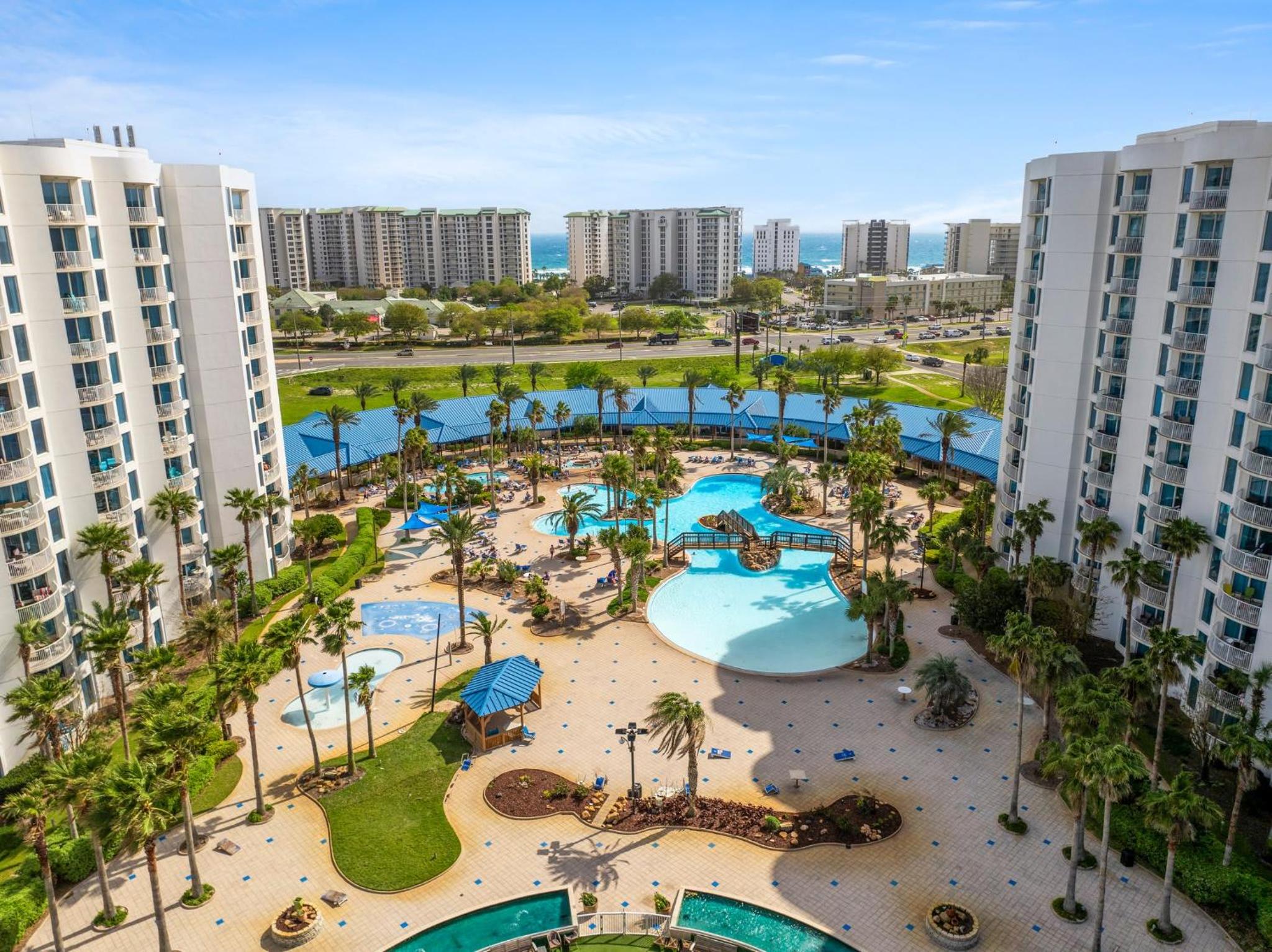 Stunning Sunsets 7TH FL King Suite 2BR 2BA Pools Beach Balcony Sleeps 5