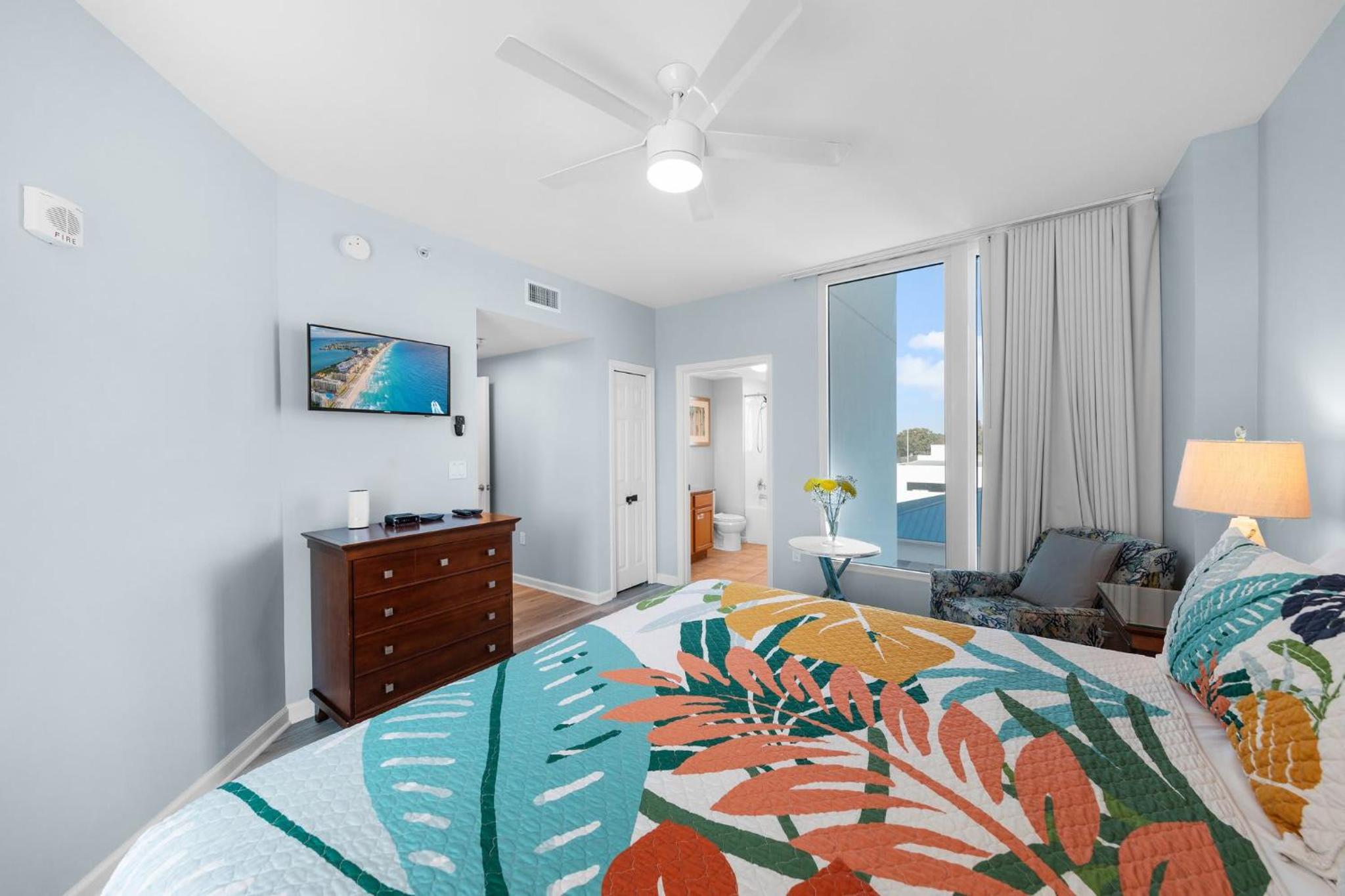 Palms Resort 2 BR King Suite Poolside Shuttle