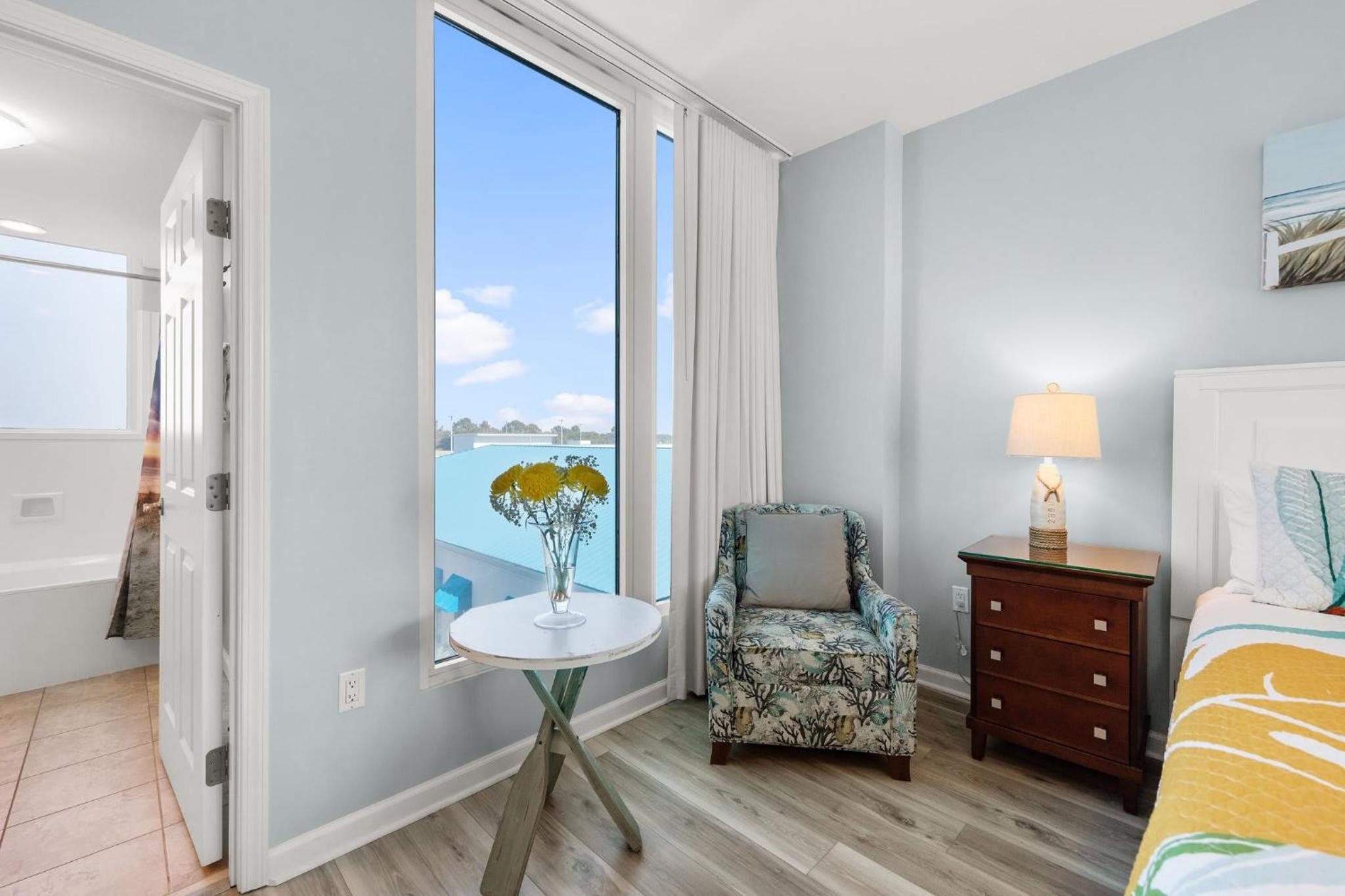 Palms Resort 2 BR King Suite Poolside Shuttle