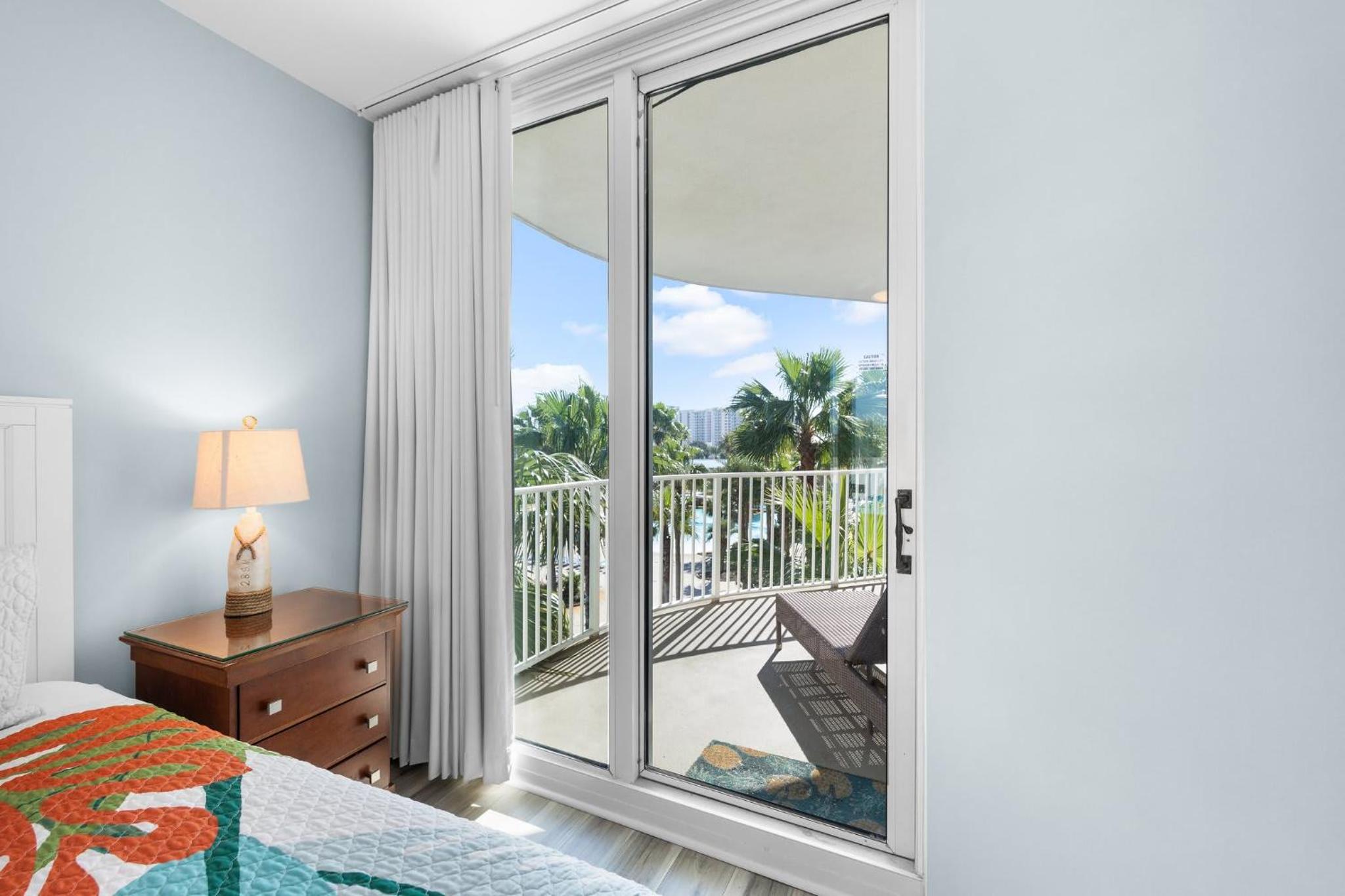 Palms Resort 2 BR King Suite Poolside Shuttle