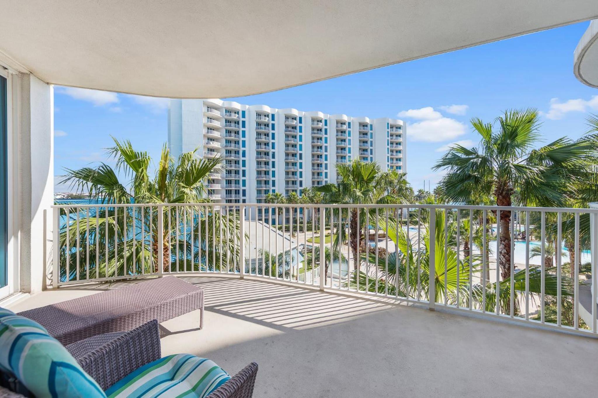 Palms Resort 2 BR King Suite Poolside Shuttle