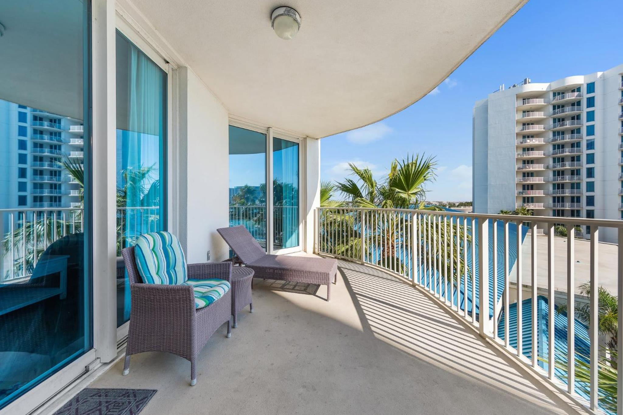 Palms Resort 2 BR King Suite Poolside Shuttle