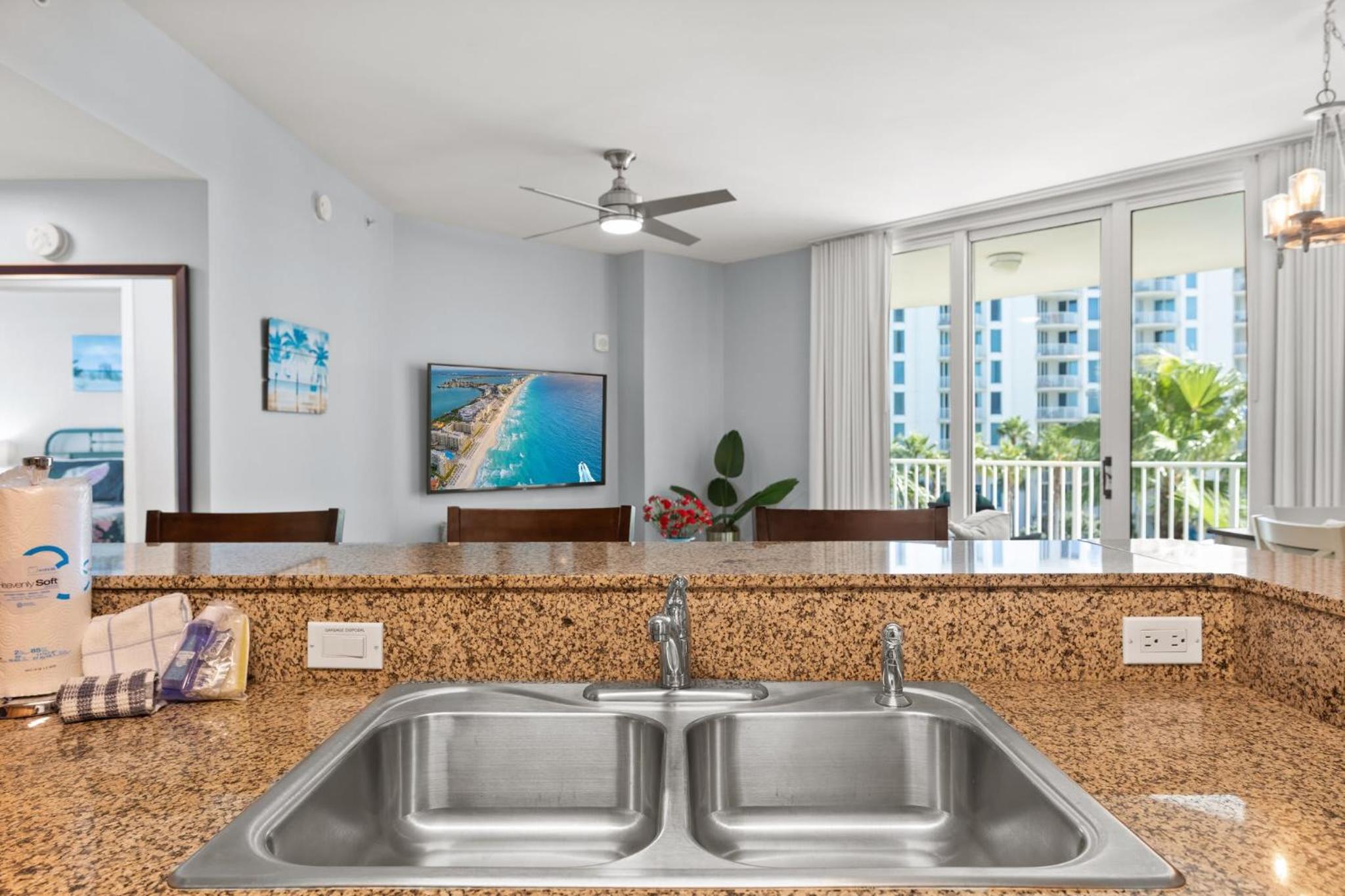 Palms Resort 2 BR King Suite Poolside Shuttle