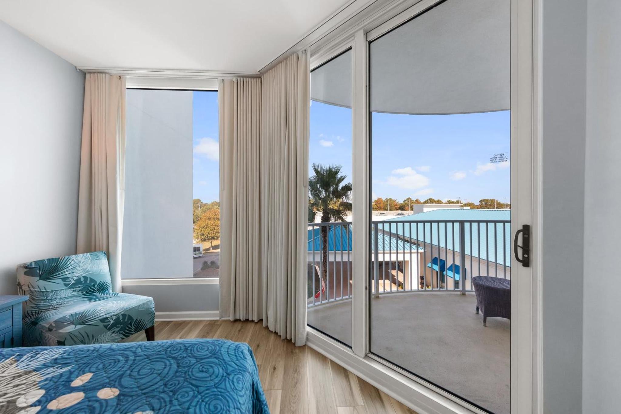 Palms Resort 2 BR King Suite Poolside Shuttle