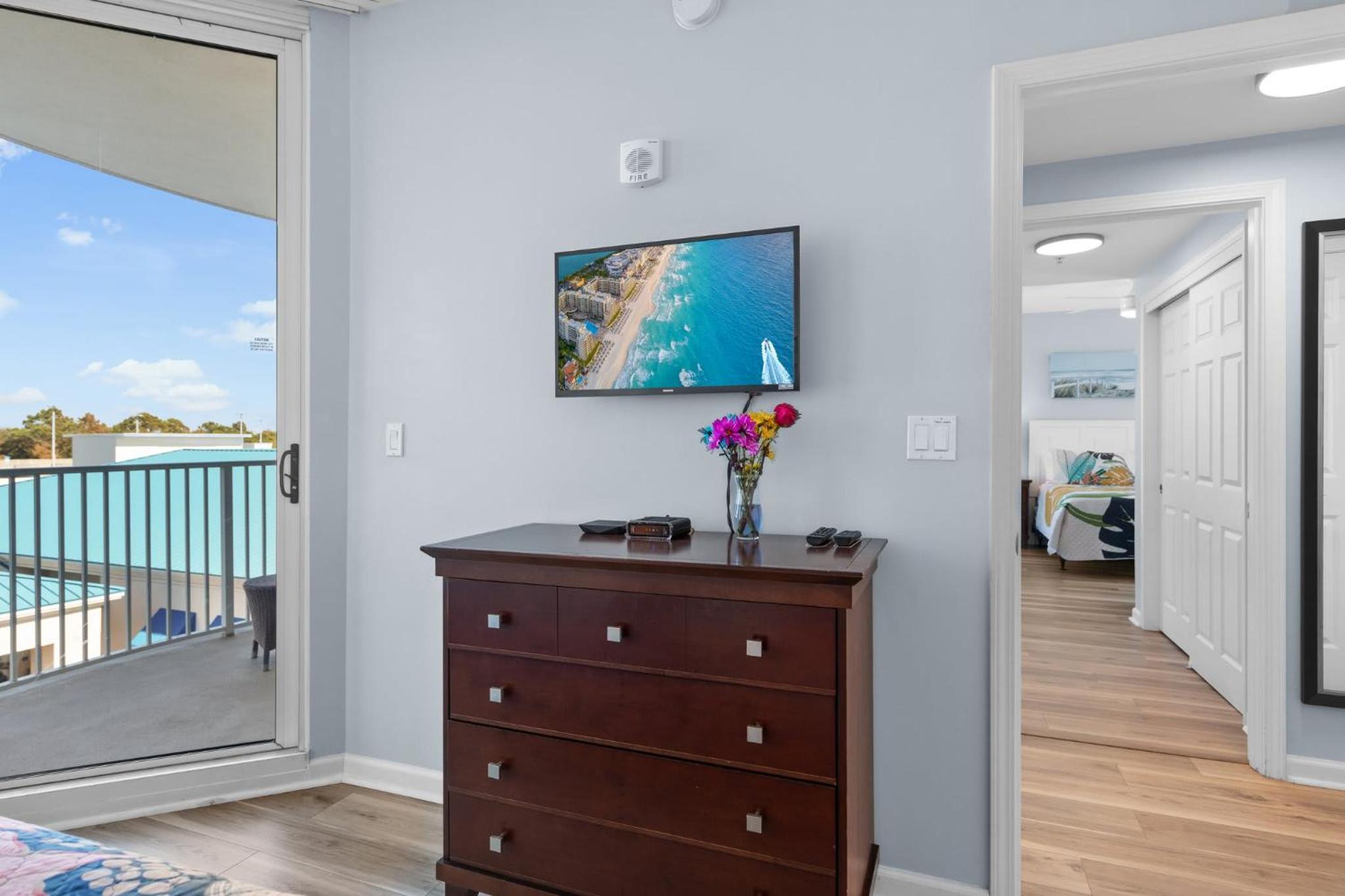 Palms Resort 2 BR King Suite Poolside Shuttle