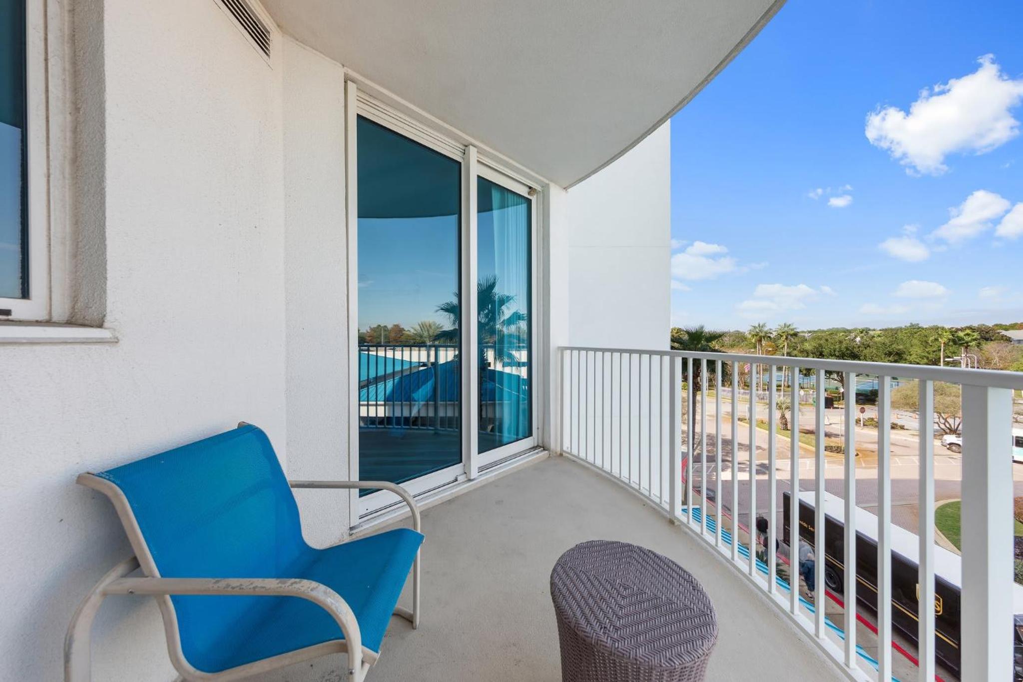 Palms Resort 2 BR King Suite Poolside Shuttle