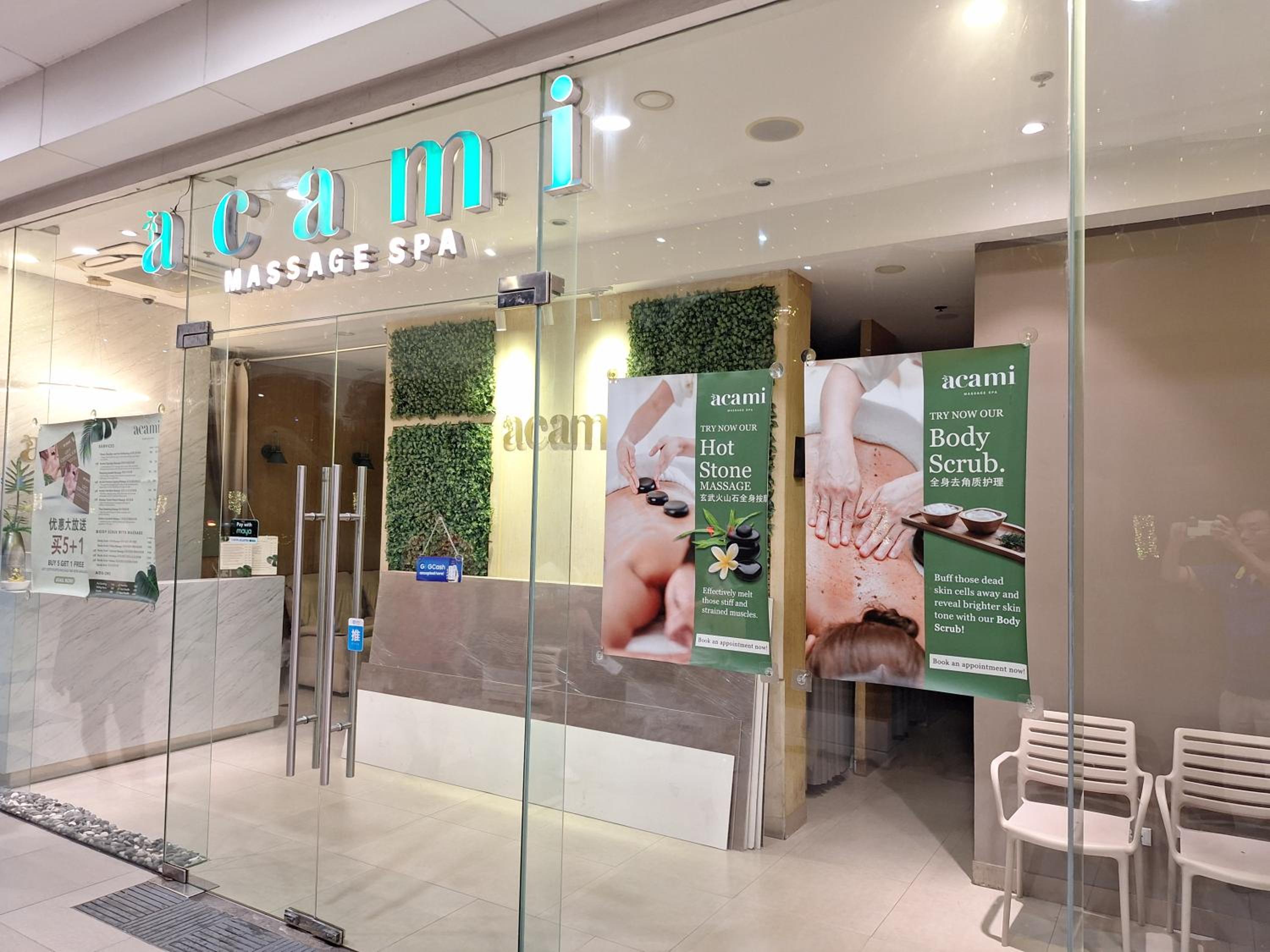 Velvet Room near MOA with a Cozy, Comfy Bed