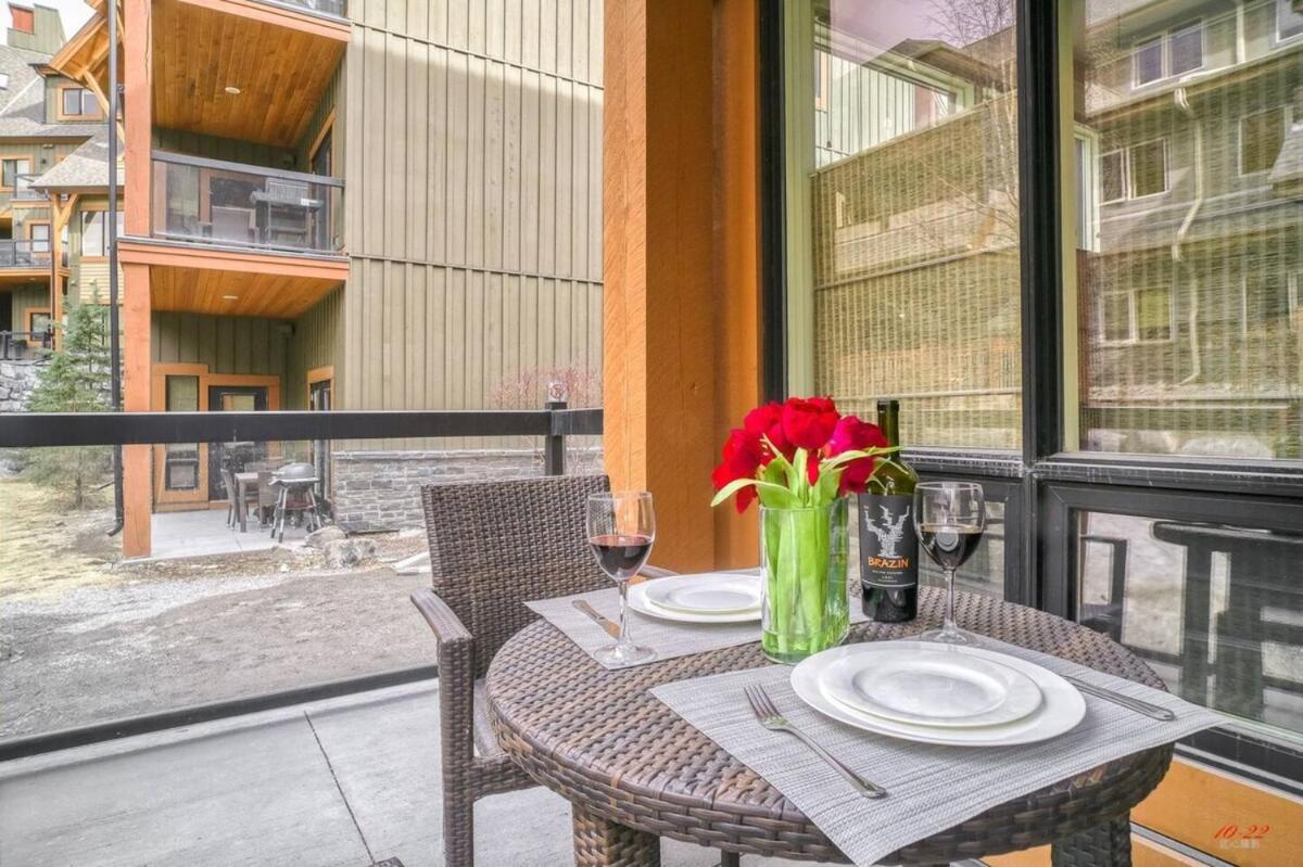 C111 Canmore World Class Solara Resort - Hot tub, Pool, Gym, AirCon, Free Parking & Netflix
