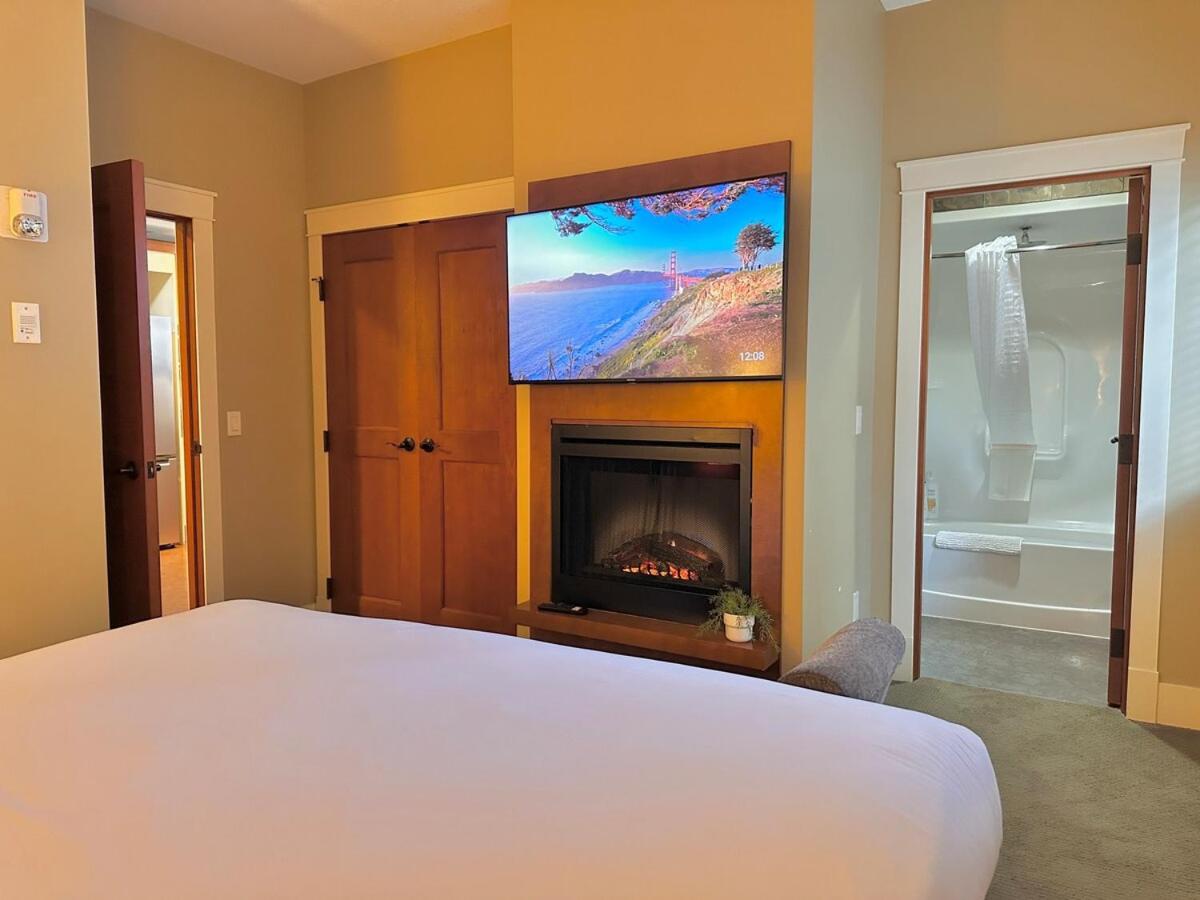 C111 Canmore World Class Solara Resort - Hot tub, Pool, Gym, AirCon, Free Parking & Netflix