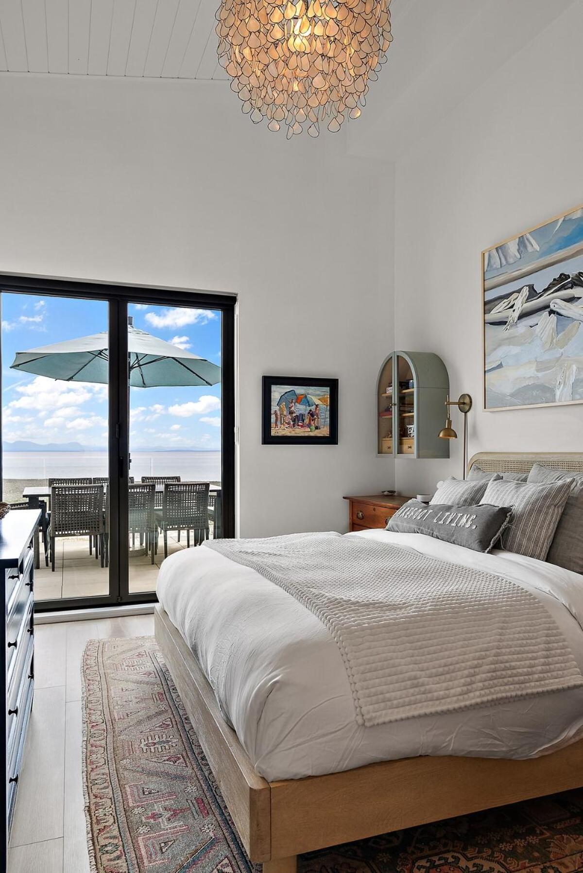 Saratoga Beachfront Villa