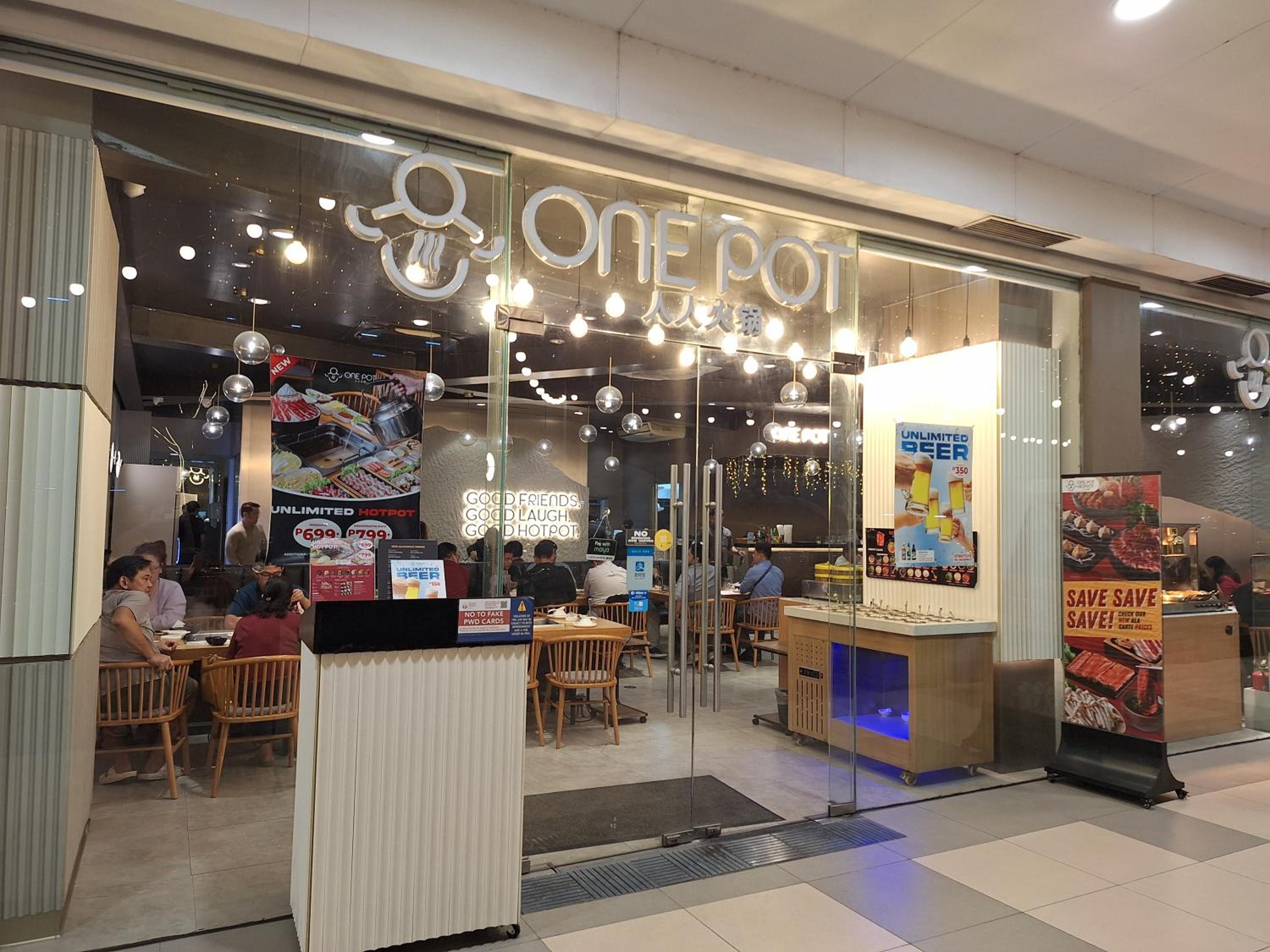Velvet Room near MOA with a Cozy, Comfy Bed