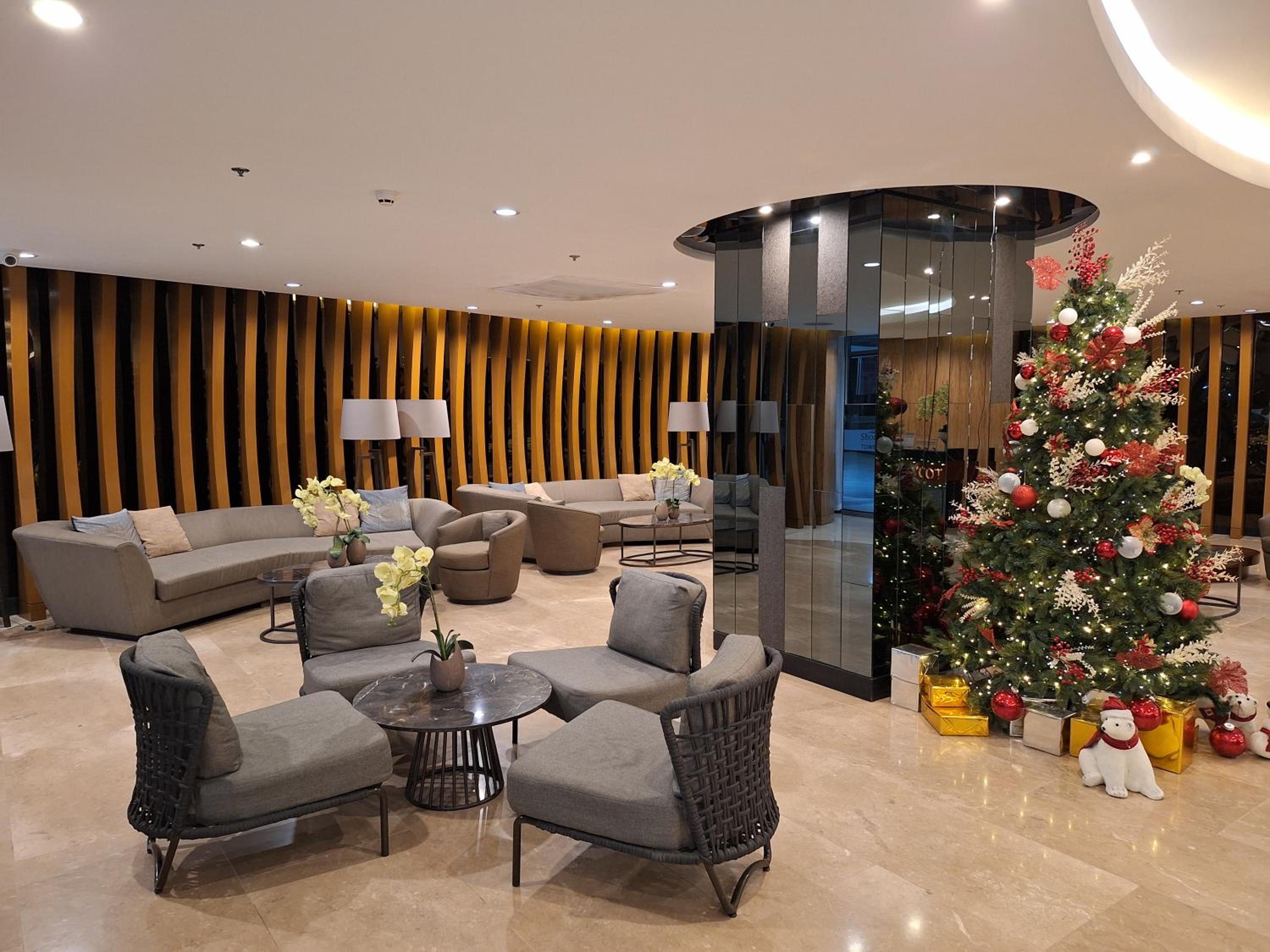 Velvet Room near MOA with a Cozy, Comfy Bed