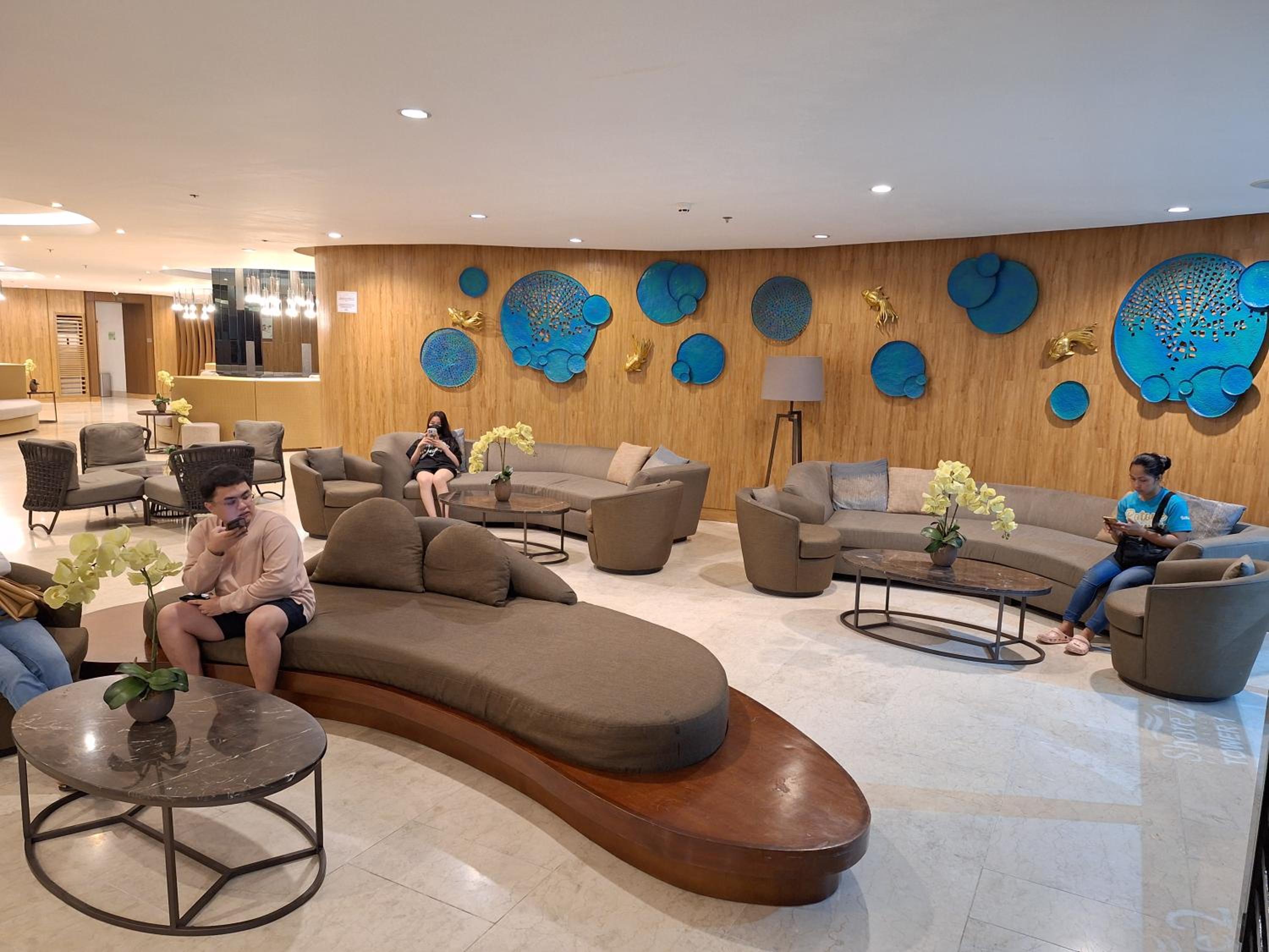 Velvet Room near MOA with a Cozy, Comfy Bed
