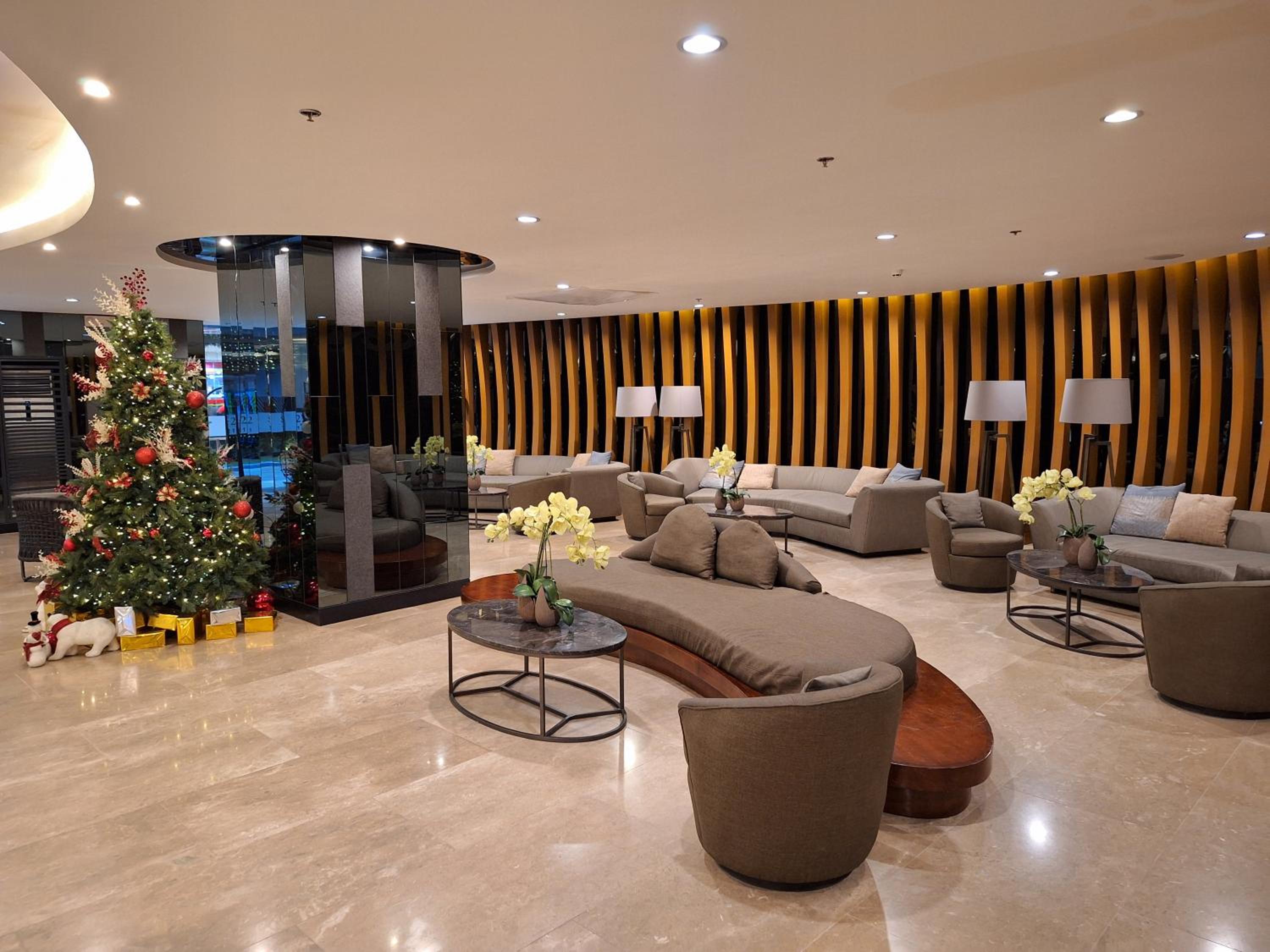Velvet Room near MOA with a Cozy, Comfy Bed