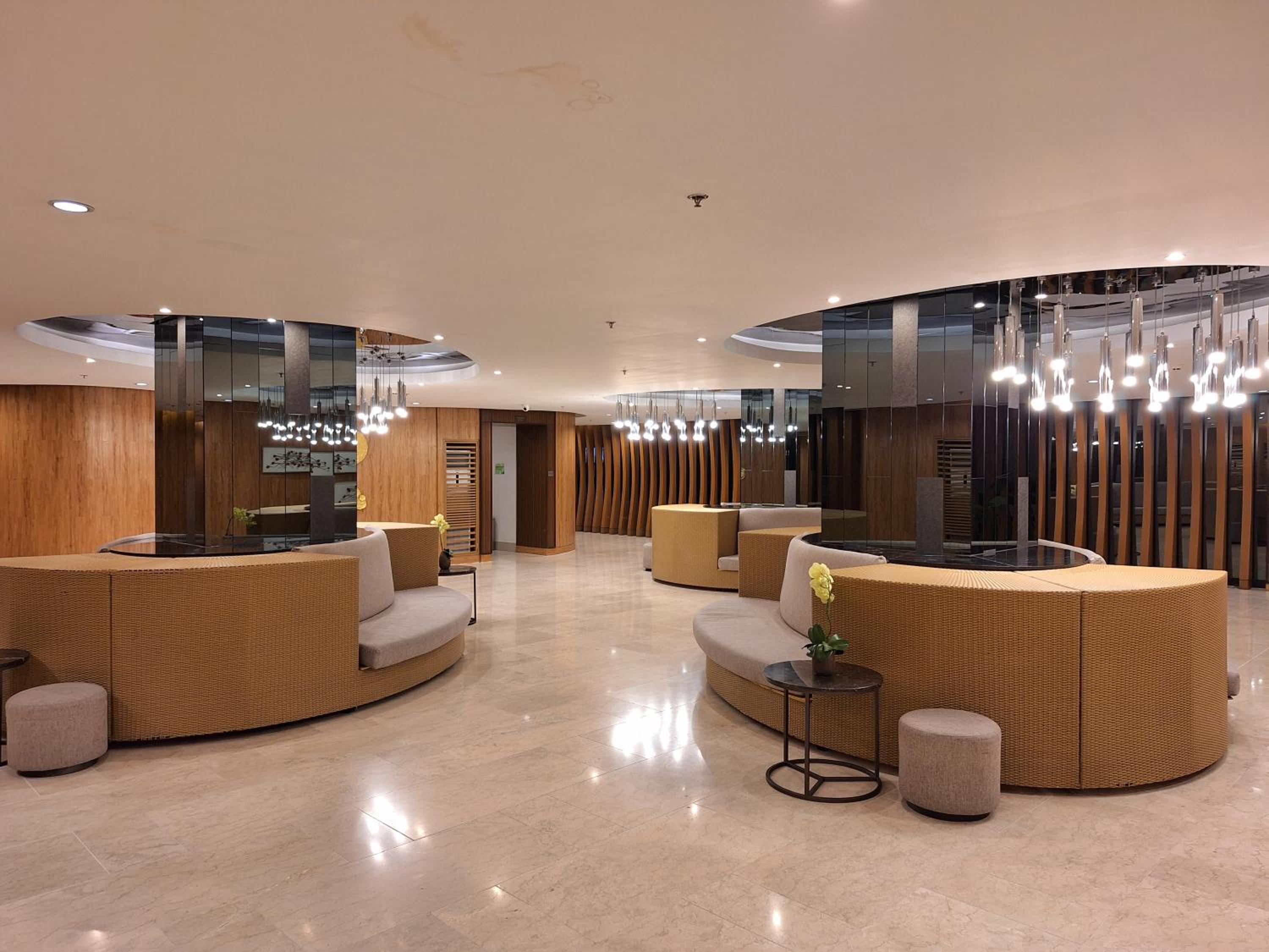Velvet Room near MOA with a Cozy, Comfy Bed
