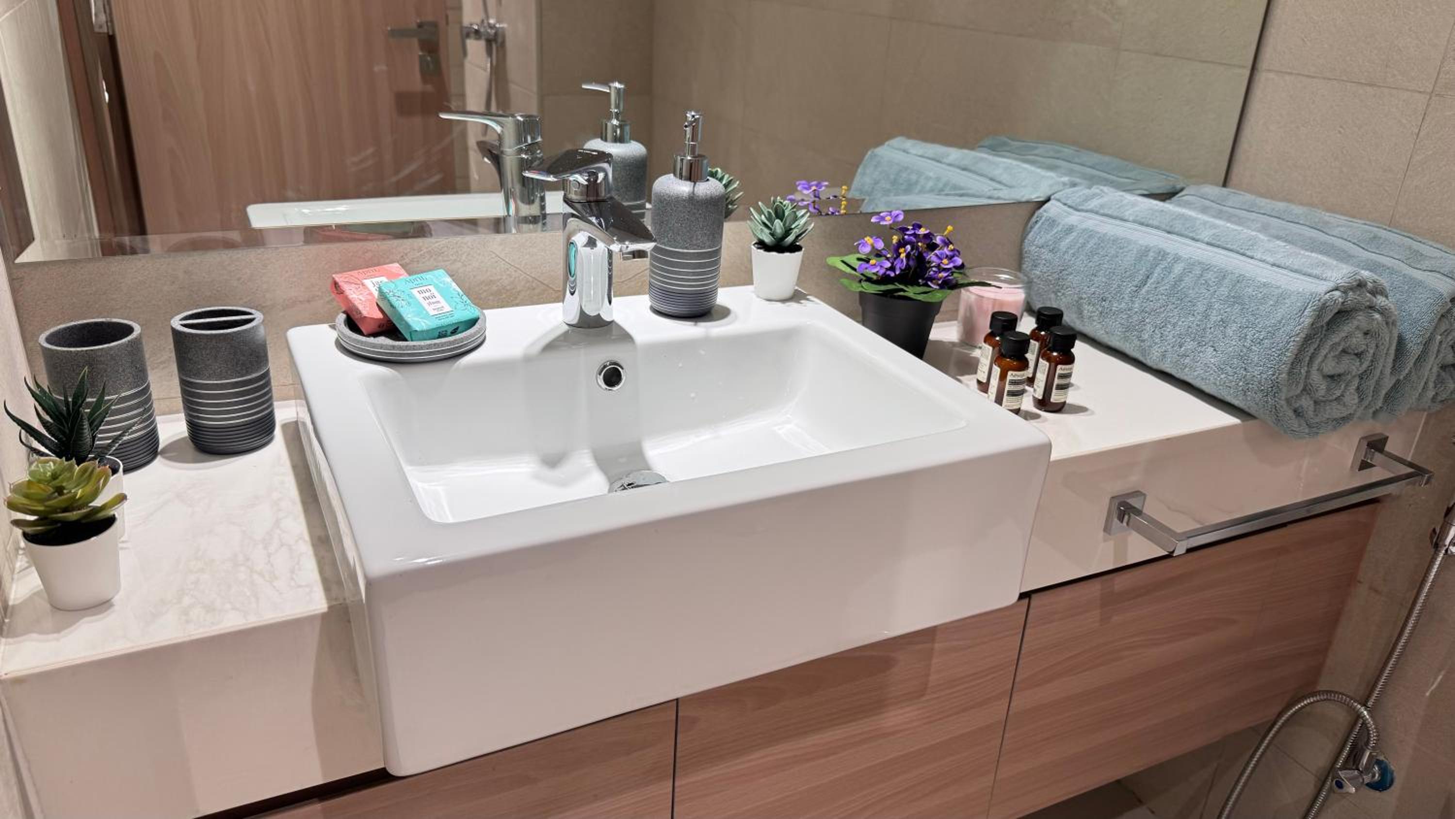 Studio next Dubai Mall with pool