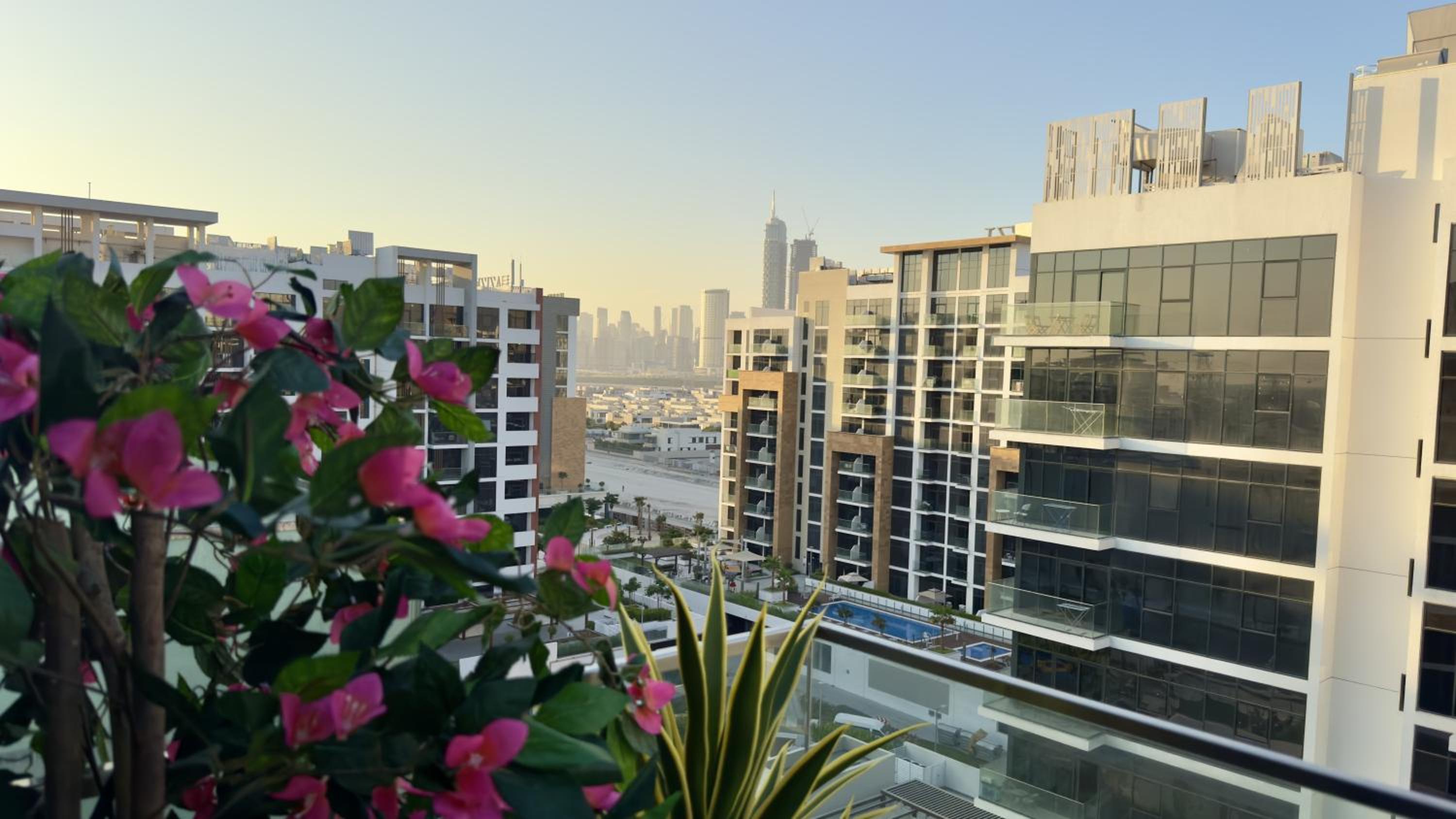 Studio next Dubai Mall with pool
