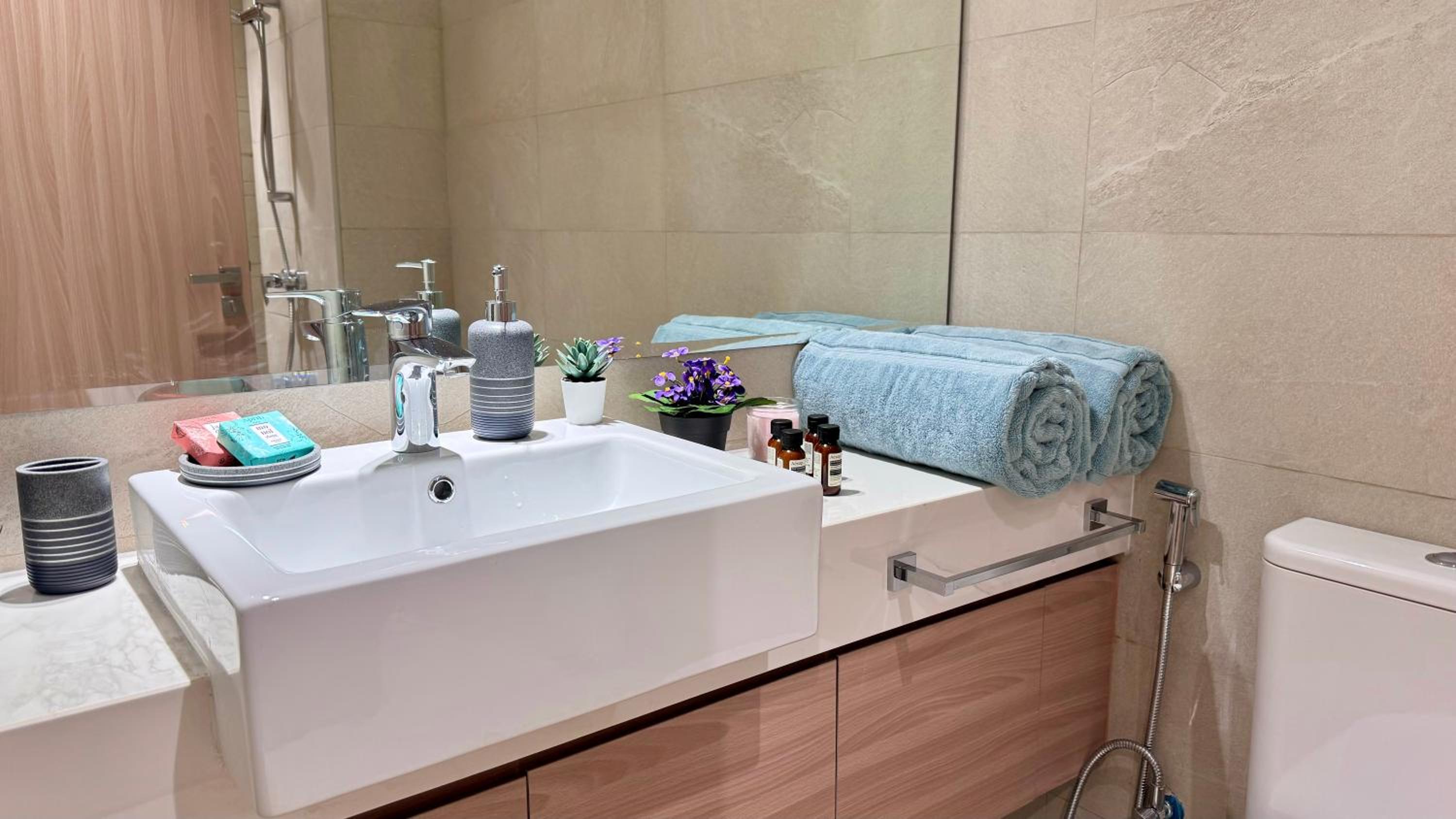 Studio next Dubai Mall with pool