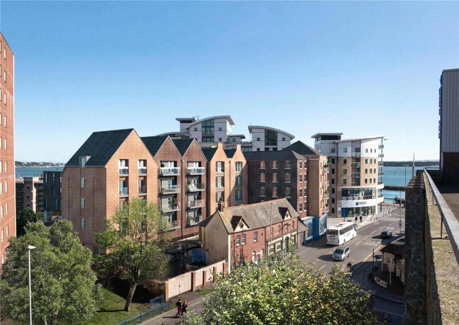 Poole Quay Seaside Escape-free parking 3 mins away
